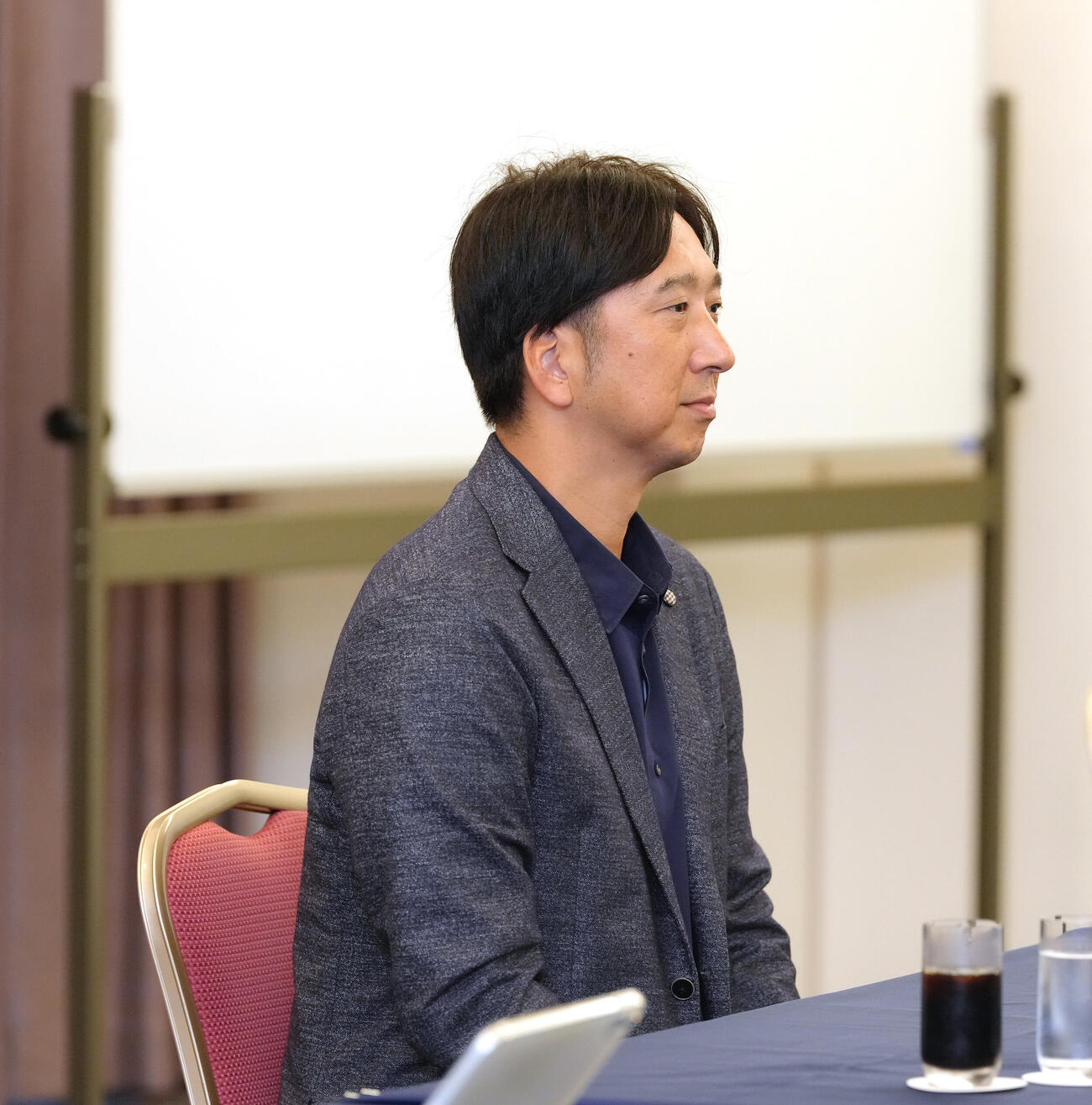ドラフト前日スカウト会議に臨む阪神藤川球児監督（撮影・足立雅史）