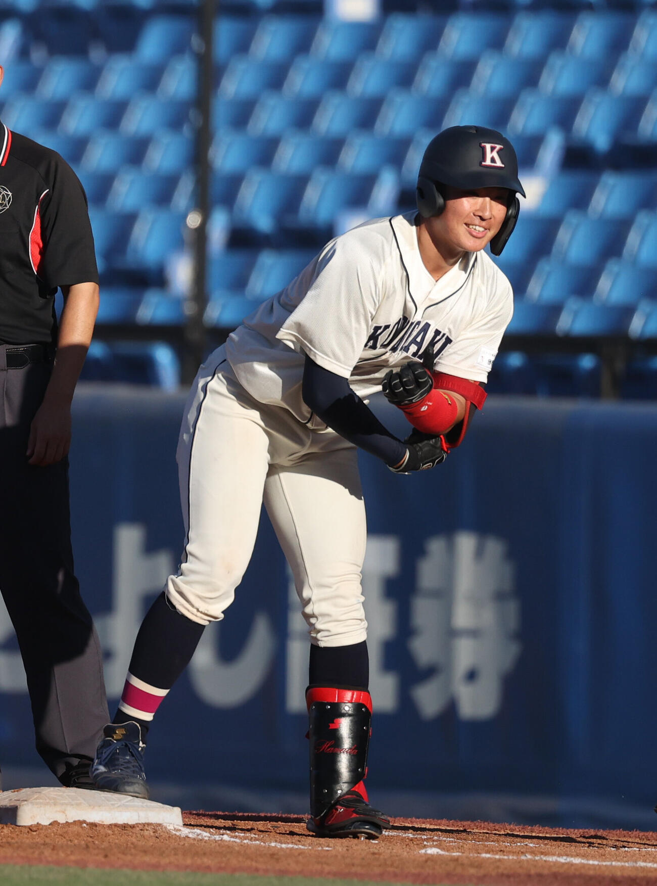 青学大対国学院大　1回裏国学院大1死二、三塁、花田悠月は適時打を放つ（撮影・柴田隆二）