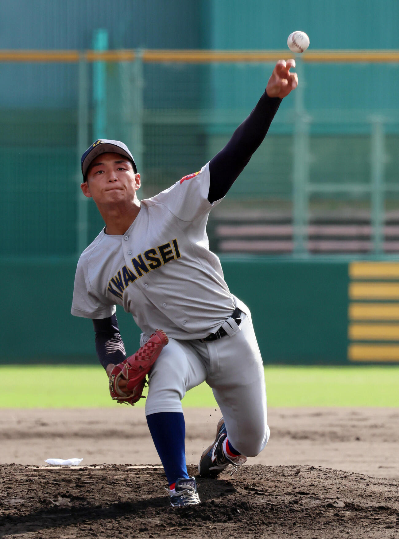 近大対関学大　関学大先発の飯田泰成は6回3失点に終わる（撮影・宮崎幸一）