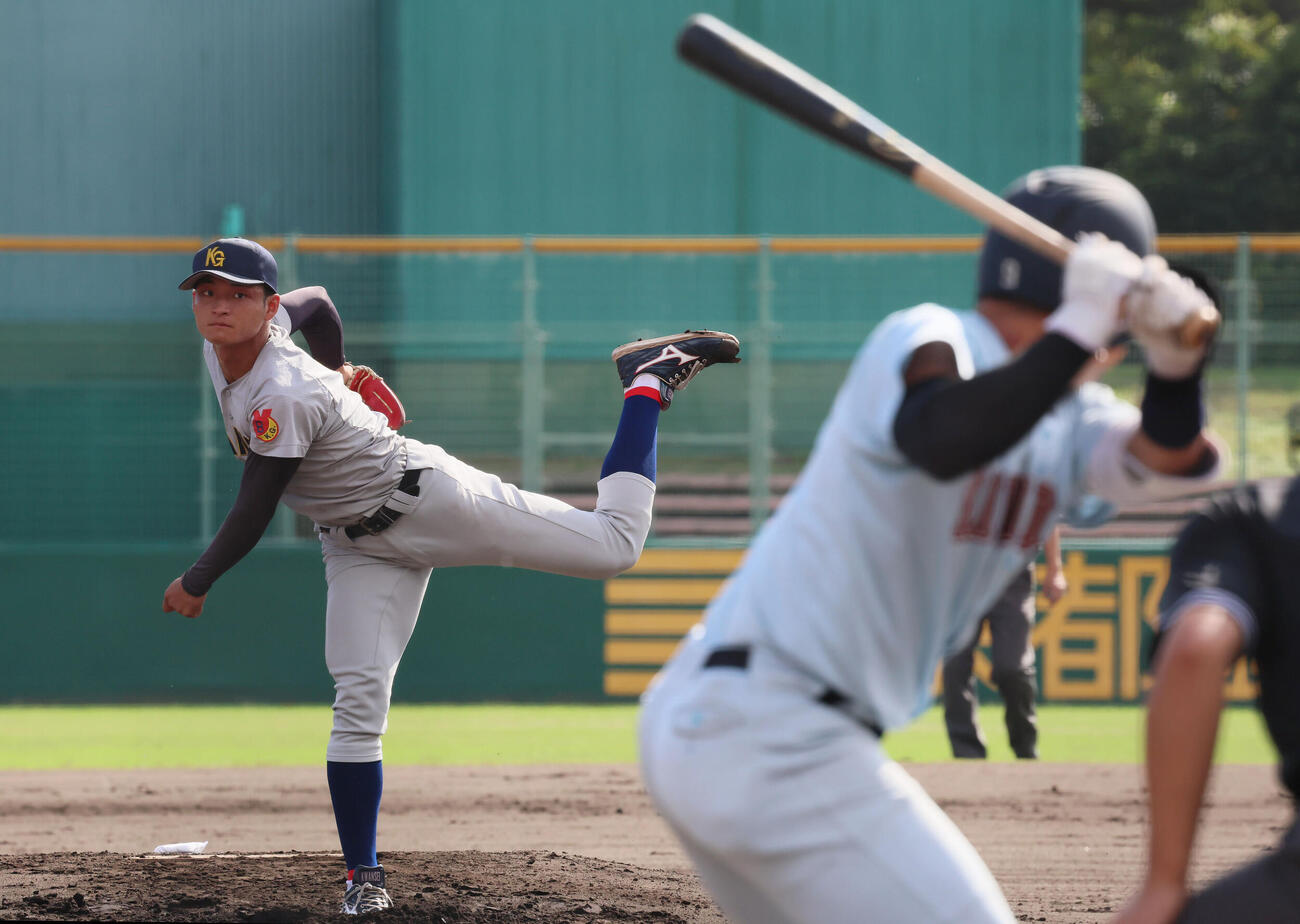 近大対関学大　関学大先発の飯田泰成は6回3失点に終わる（撮影・宮崎幸一）
