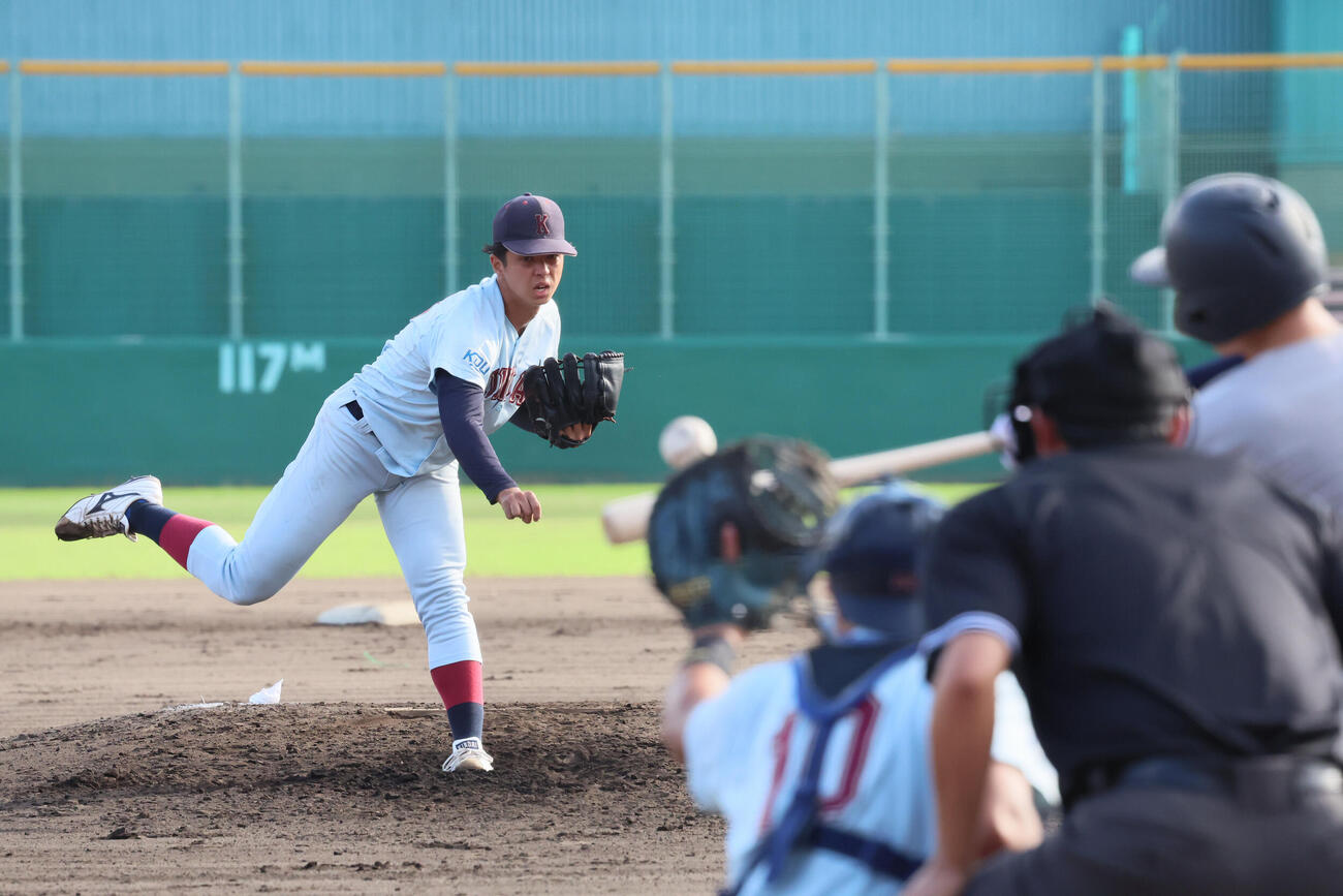近大対関学大　6回裏から登板した近大・宮原廉（撮影・宮崎幸一）