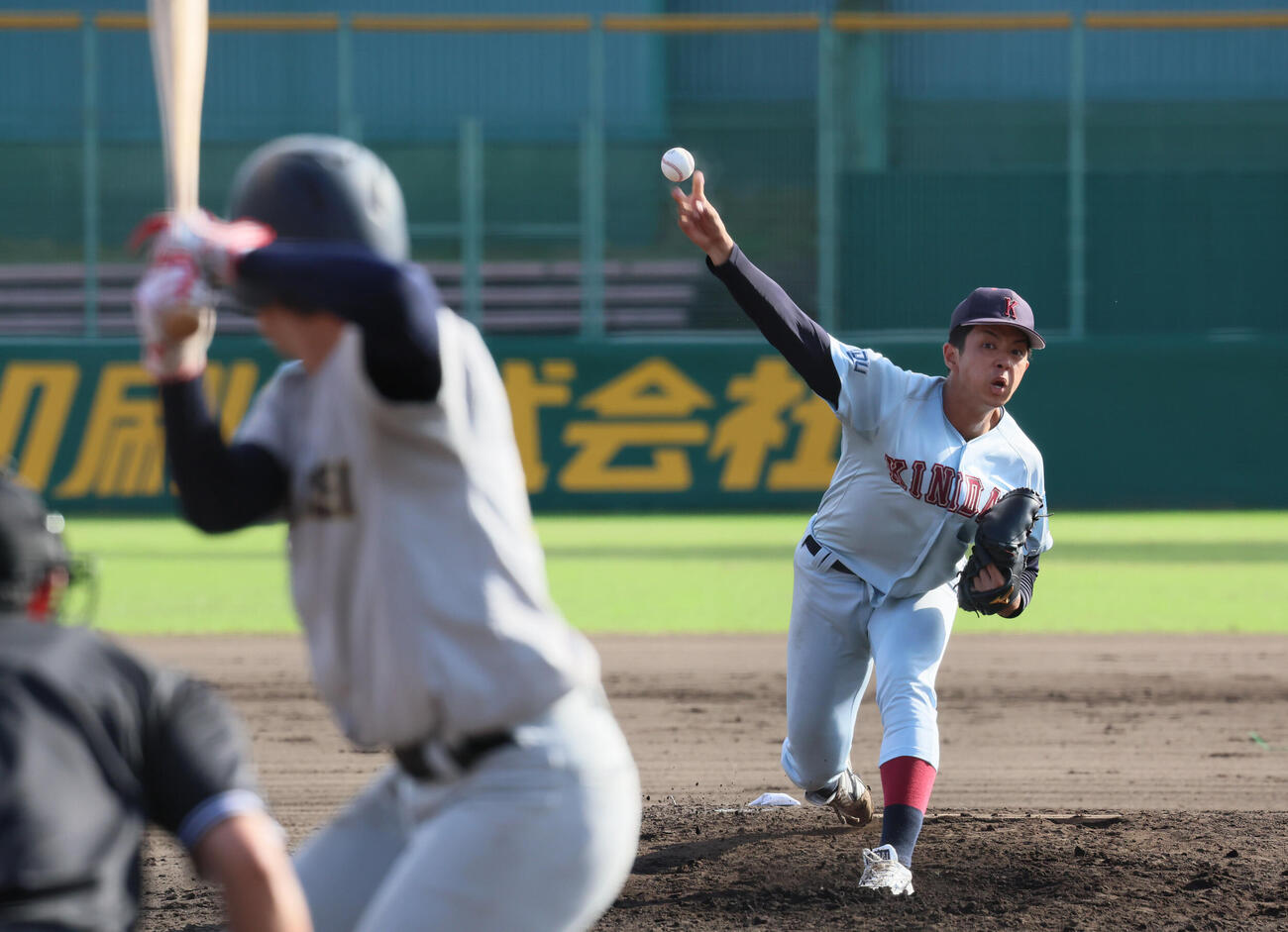近大対関学大　6回裏から登板した近大・宮原廉（撮影・宮崎幸一）