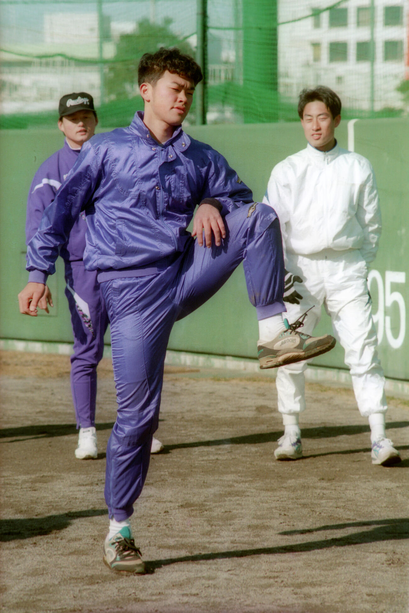 94年1月、自主トレをするロッテのドラフト7位福浦和也