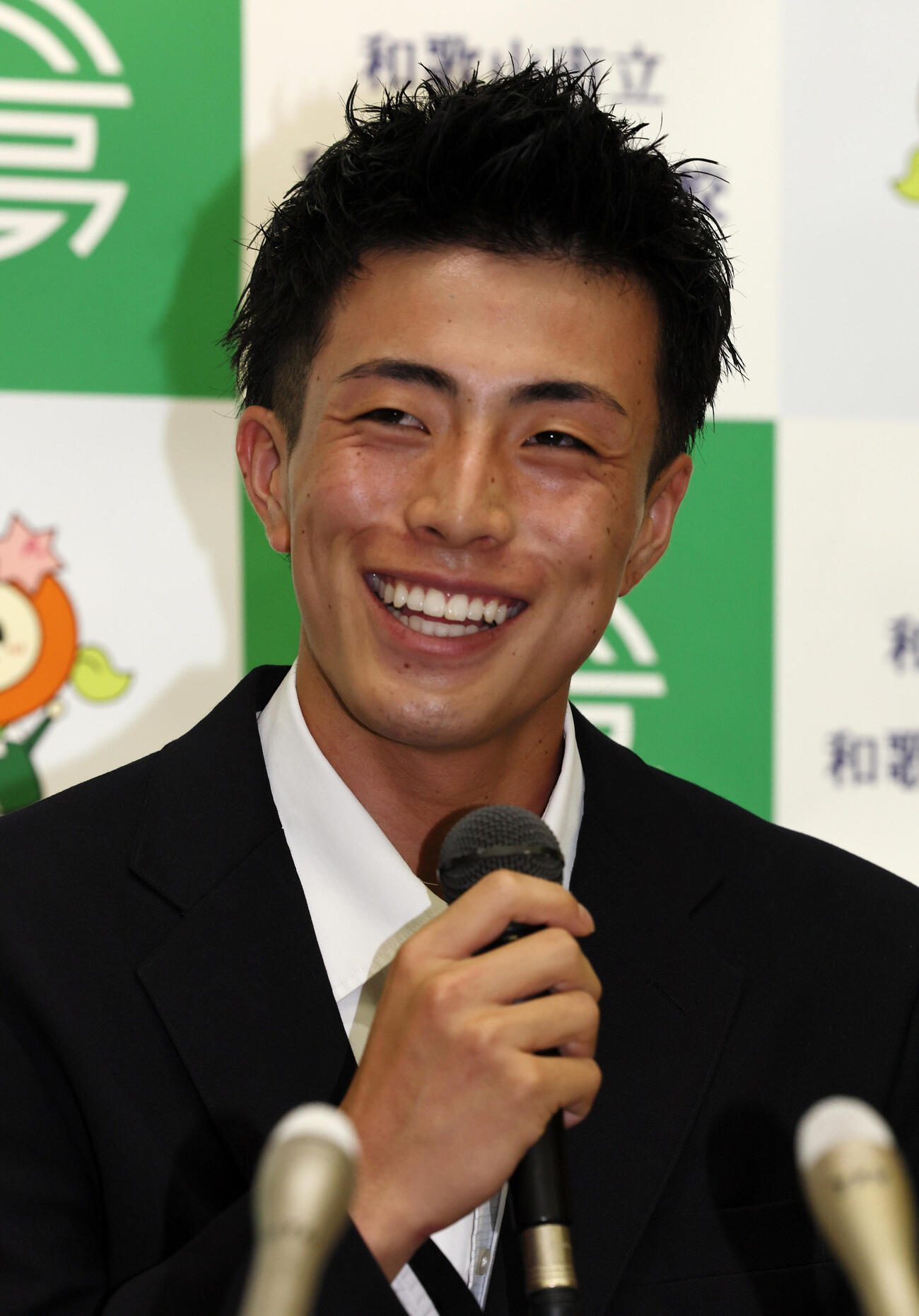 ソフトバンクから育成で指名を受け会見する市和歌山・丹羽涼介（撮影・加藤哉）