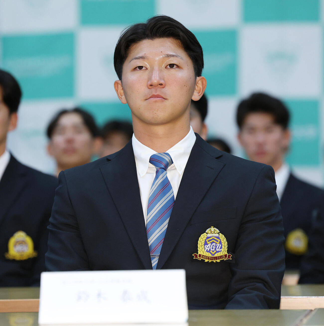 指名を待つ青学大・鈴木泰成（撮影・宮地輝）