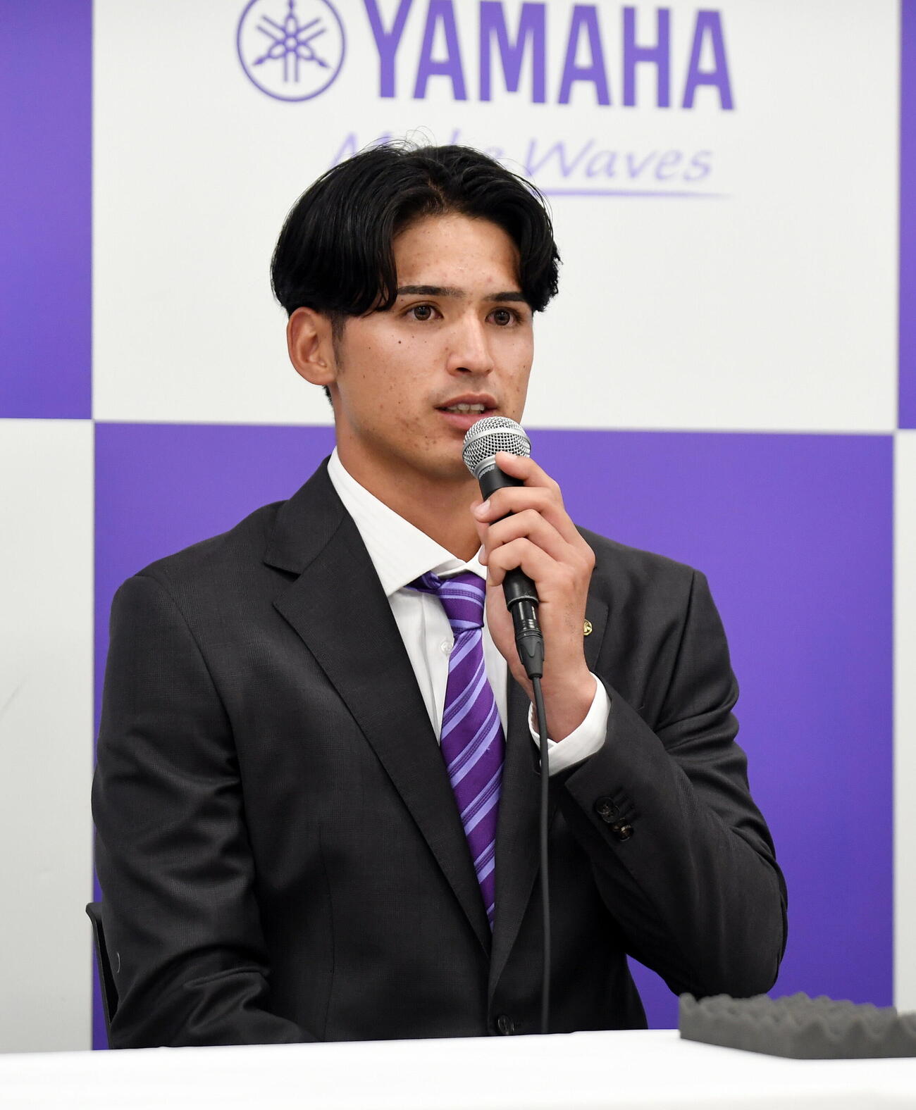 会見で喜びを語る西武3位のヤマハ・沢山