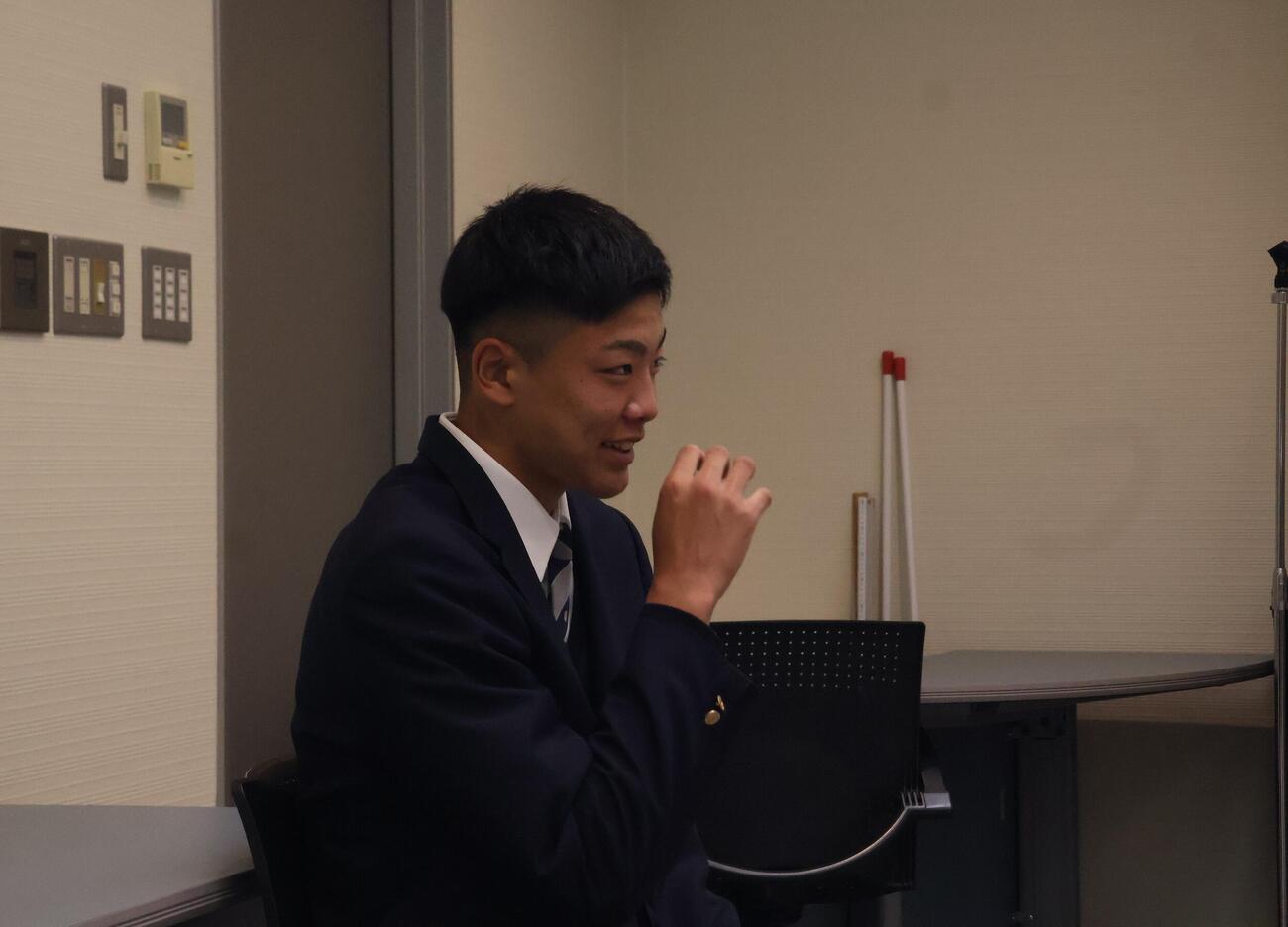 ロッテから5位指名を受けた奈良大付・新城