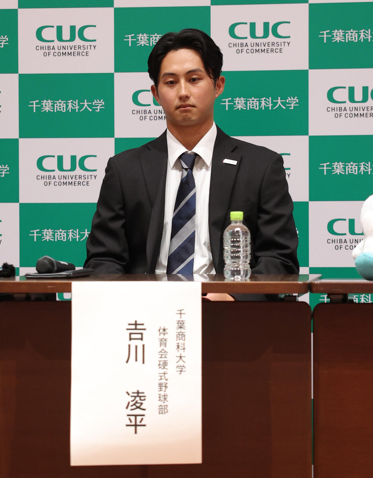 広島4位で指名を受けた最速156キロを誇る千葉商大のエース吉川（撮影・青山麻美）