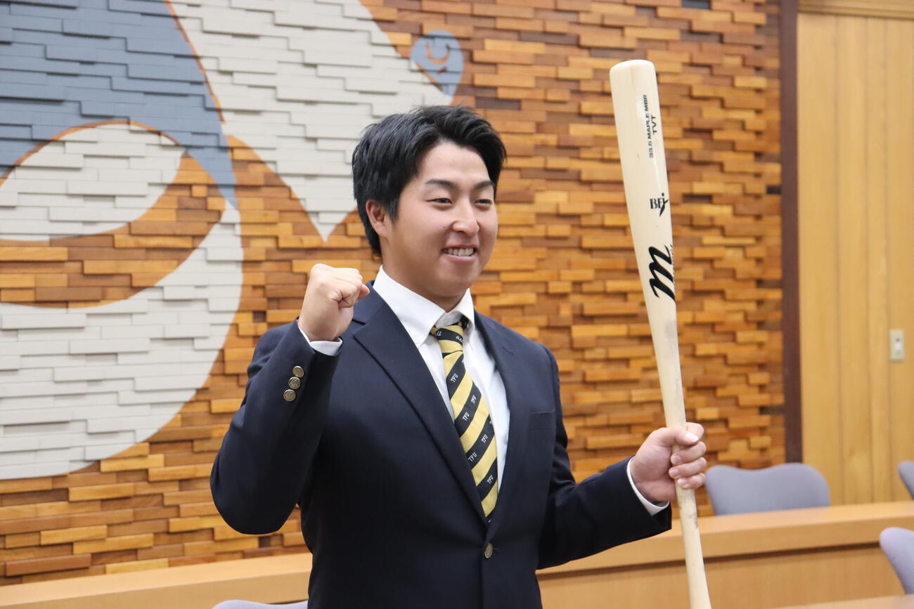 日本ハムから育成4位で指名され喜ぶ東北福祉大・小島慎也