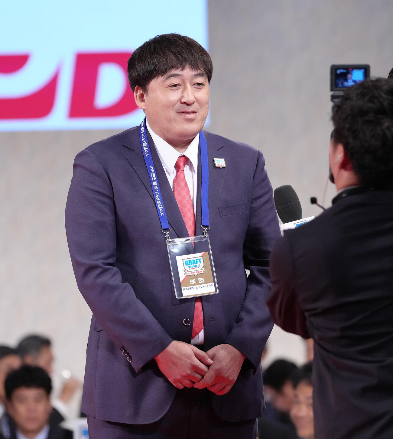 青学大・渡部海の交渉権を獲得し、喜びを語る楽天石井一久GM（撮影・足立雅史）