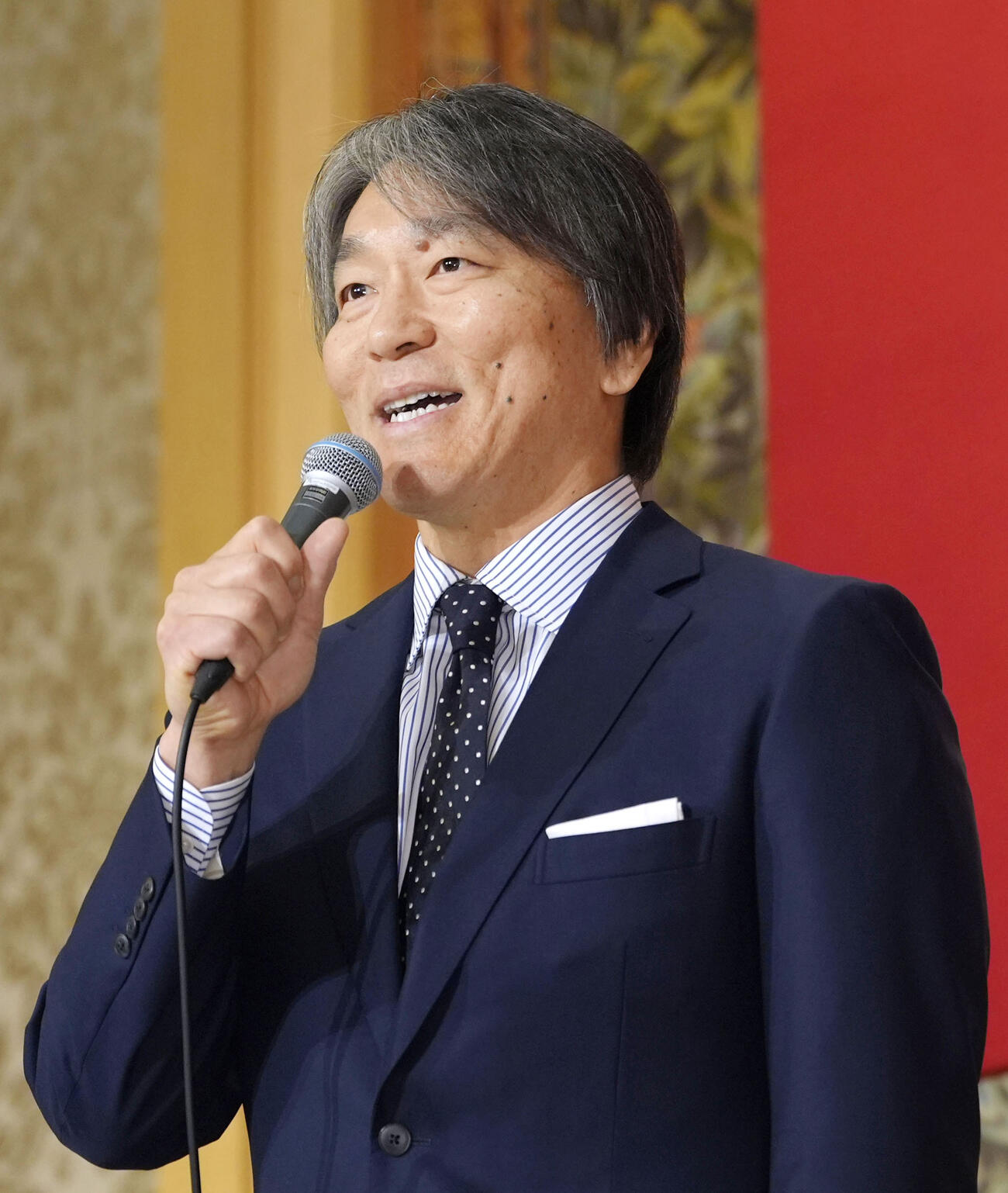 プロ野球巨人の監督就任が決まり、笑顔であいさつする松井秀喜氏（共同）