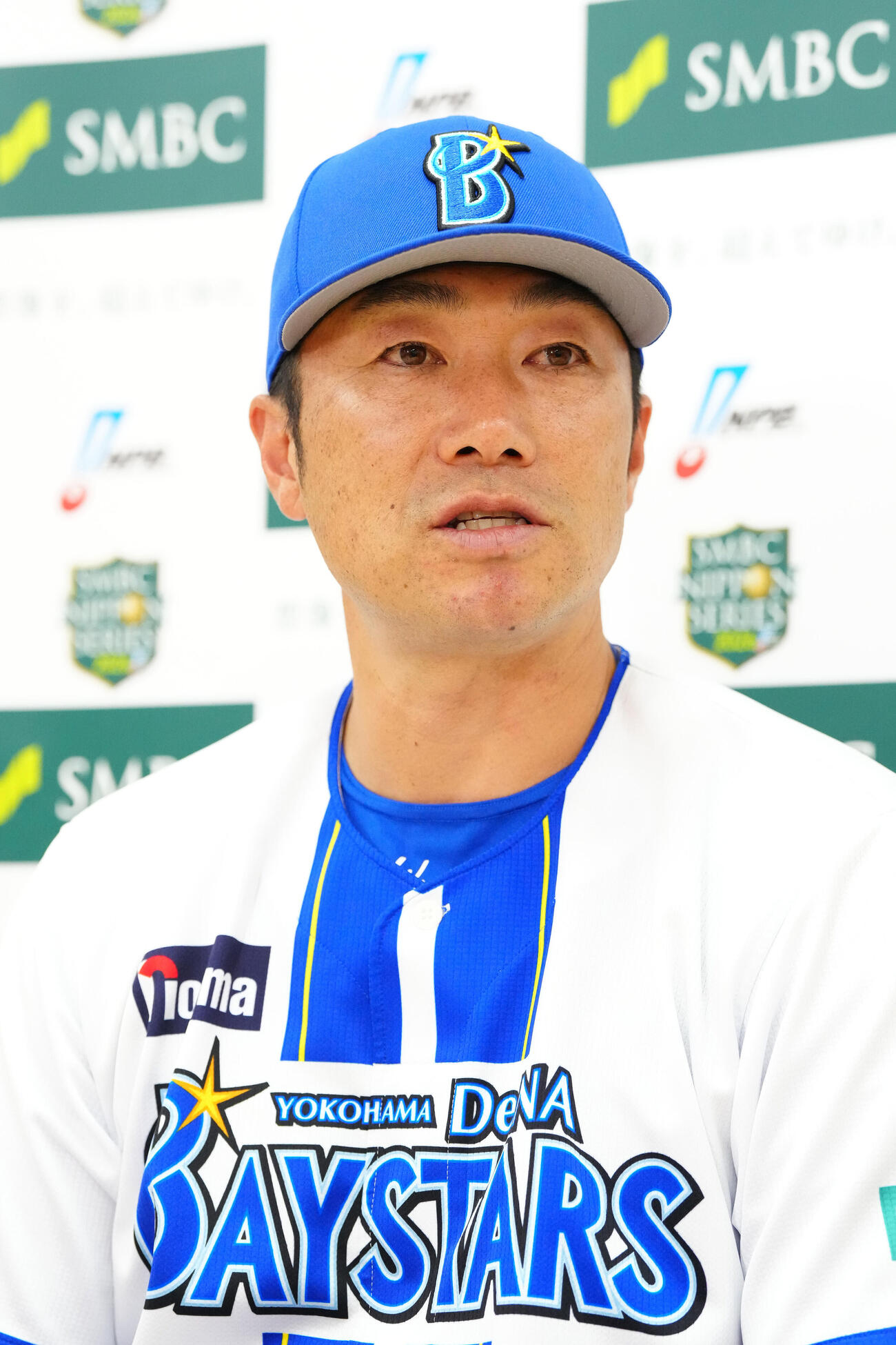 日本シリーズの前日会見を行うDeNA相川亮二監督（撮影・江口和貴）