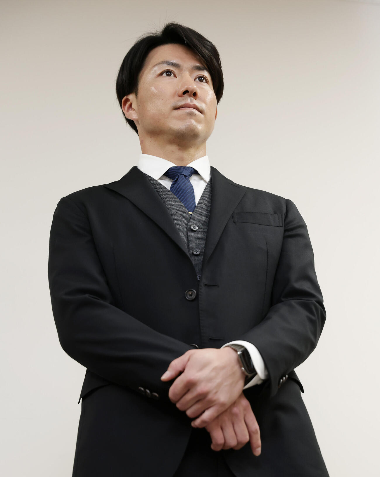 戦力外通告を受け、取材に応じる阪神長坂拳弥（撮影・前田充）