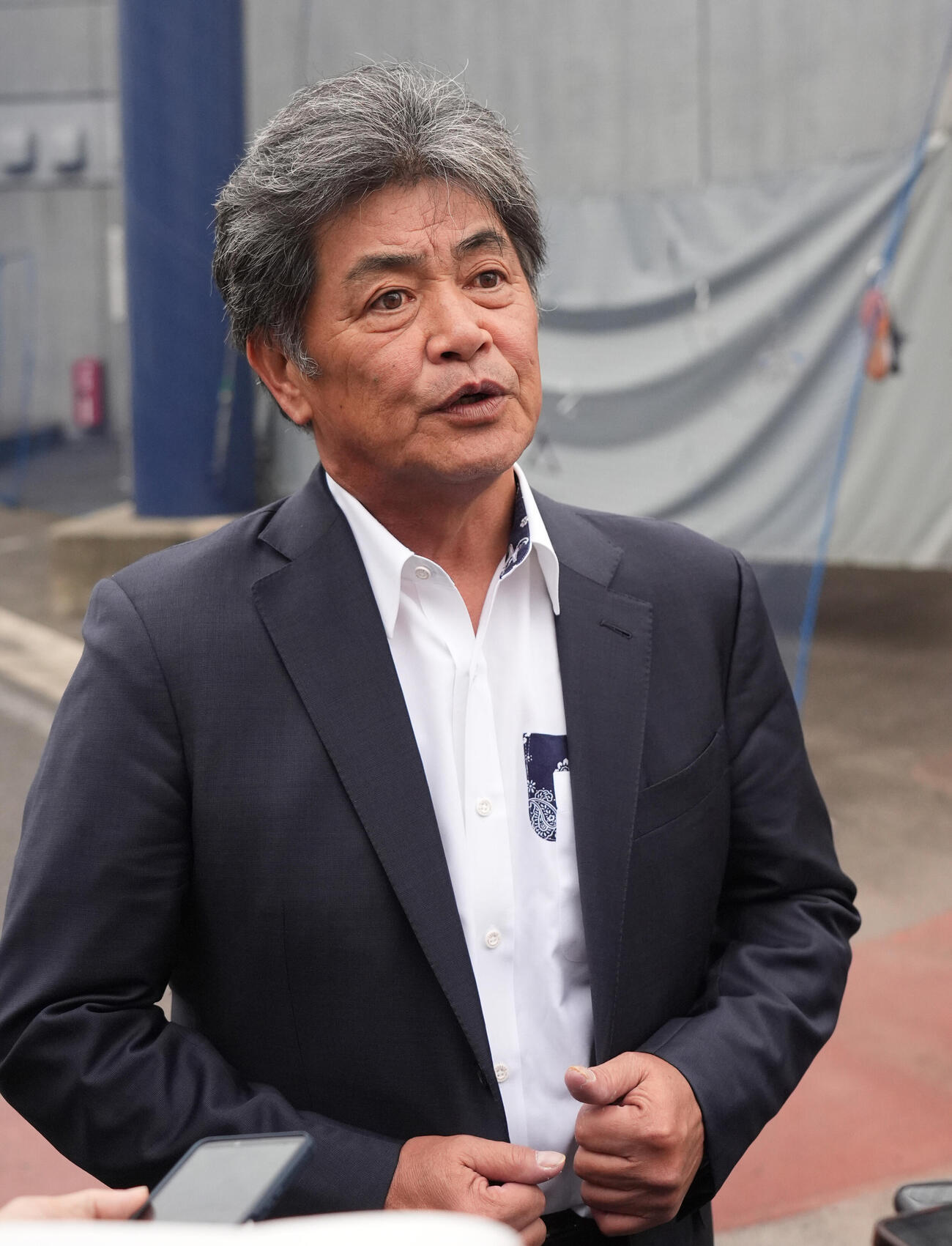取材に応じる工藤公康監督（撮影・森本幸一）