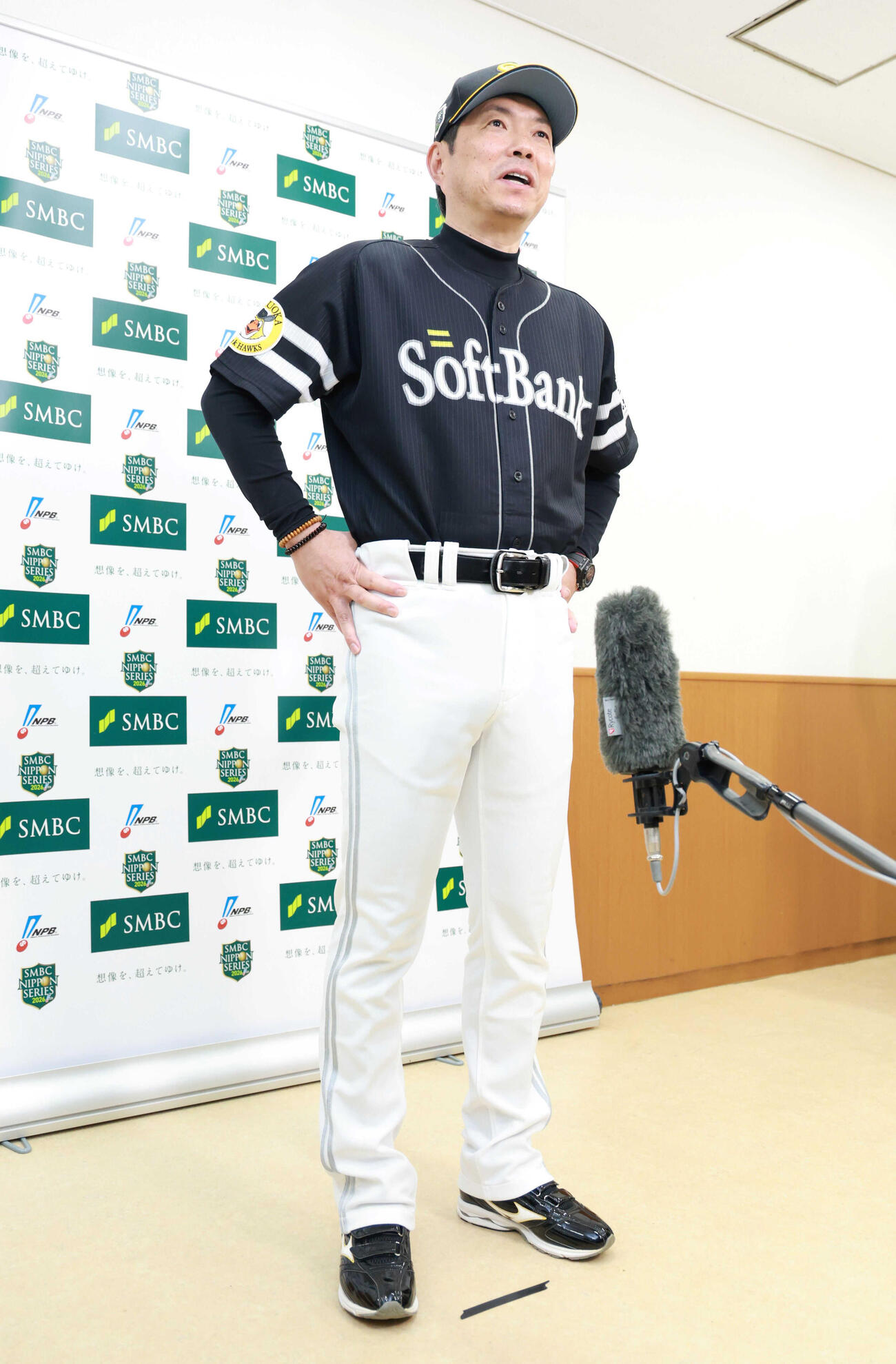 日本シリーズ開幕を前に打倒DeNAに燃えるソフトバンク・小久保裕紀監督＝横浜市中区の横浜スタジアム（代表撮影）