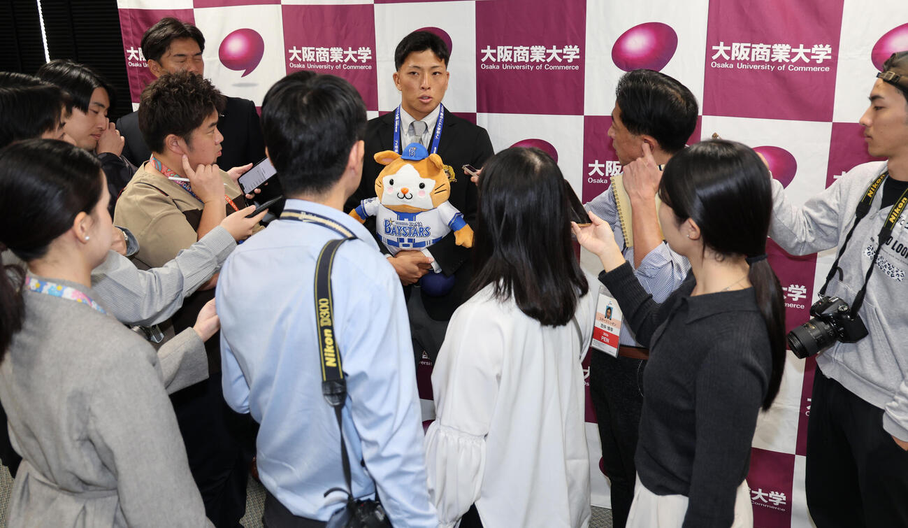 DeNA1位の大商大・星野世那は指名あいさつを終え会見（撮影・西尾就之）