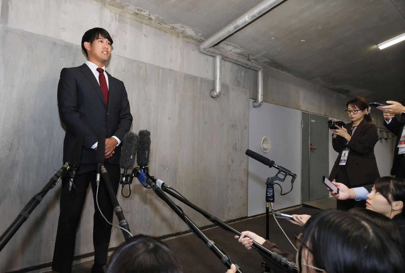 戦力外通告を受けた広島長谷部銀次（撮影・加藤孝規）