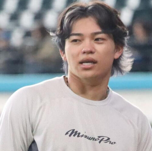 Fighters Catcher Tamiya Targets 100 Hits and 10 Home Runs