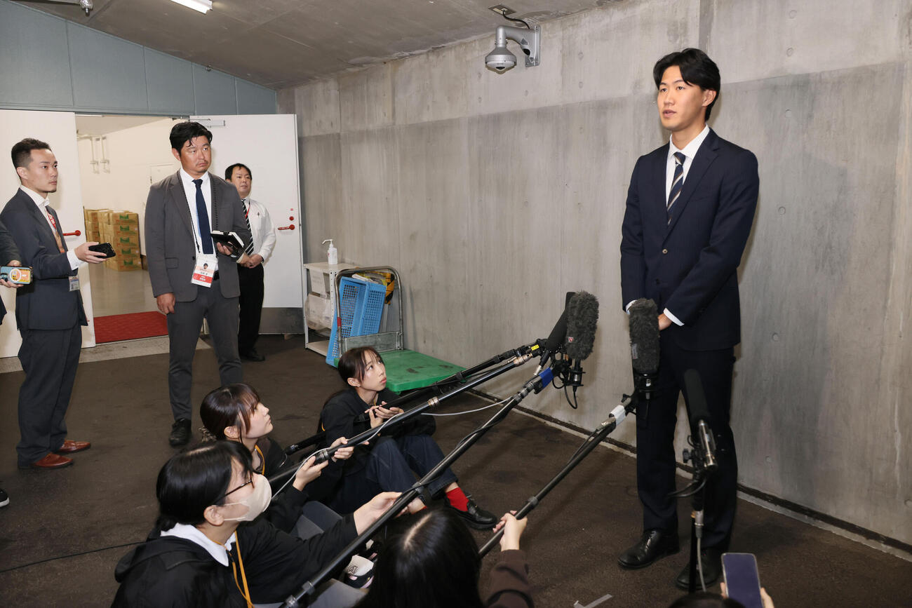 戦力外通告を受けた広島日高暖己（撮影・加藤孝規）
