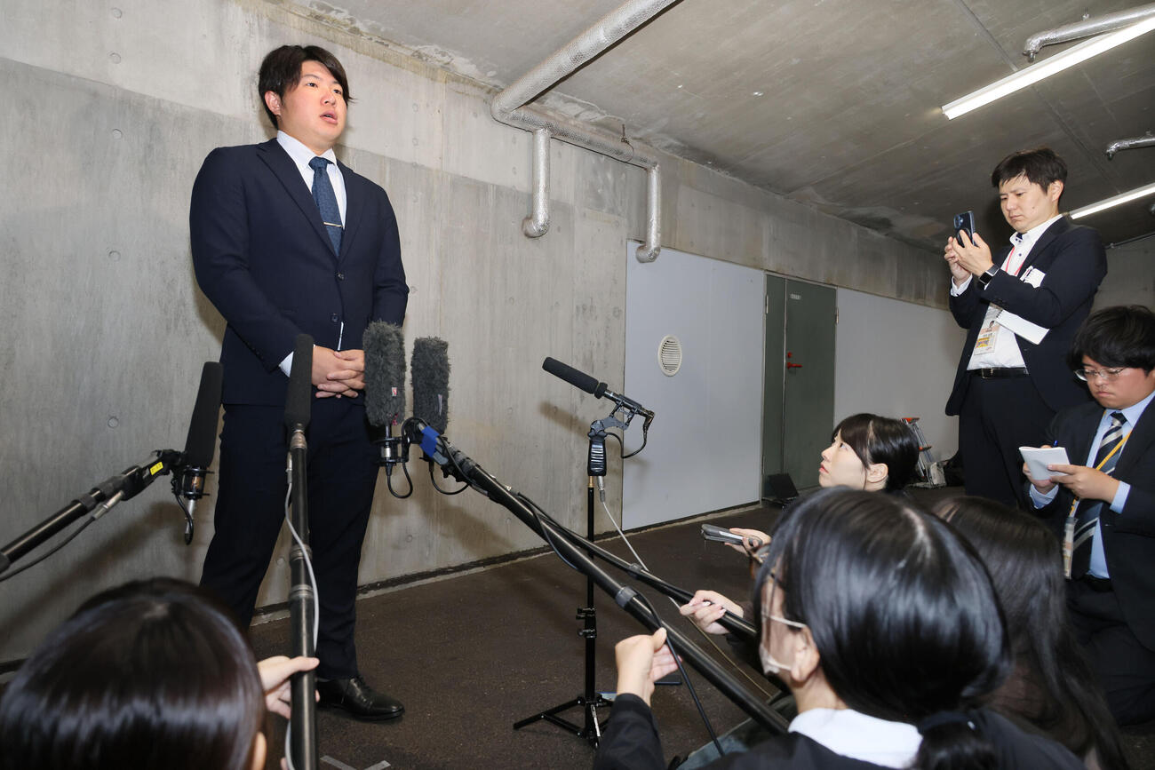 戦力外通告を受けた広島松本竜也（撮影・加藤孝規）
