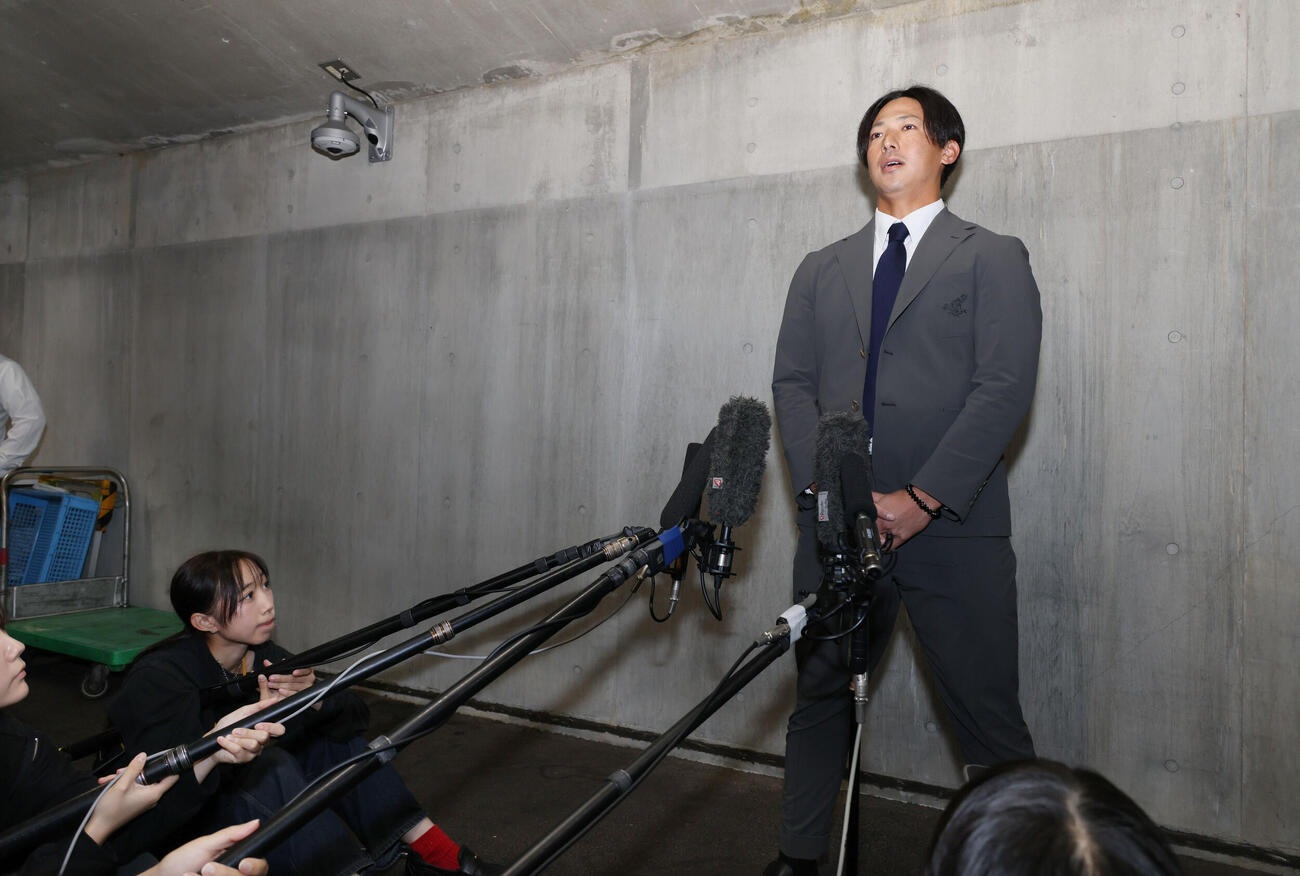 戦力外通告を受けた広島中村貴浩（撮影・加藤孝規）