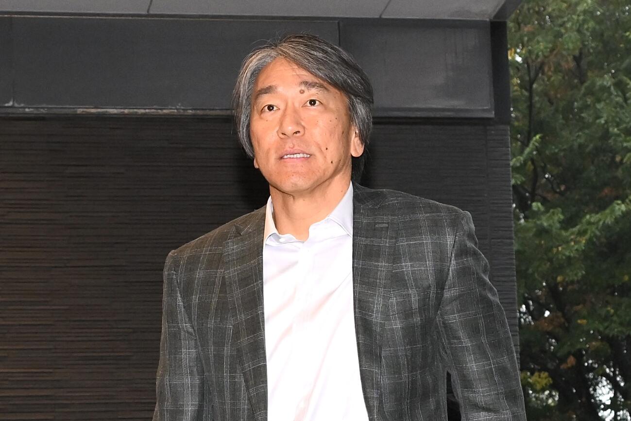 ジャイアンツ球場に到着した巨人松井秀喜新監督（撮影・滝沢徹郎）