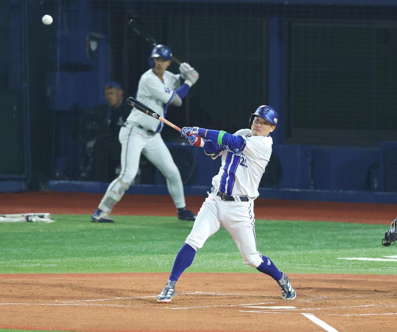 DeNA対ソフトバンク　1回裏DeNA1死一、二塁、安打を放つ筒香嘉智（撮影・黒川智章）