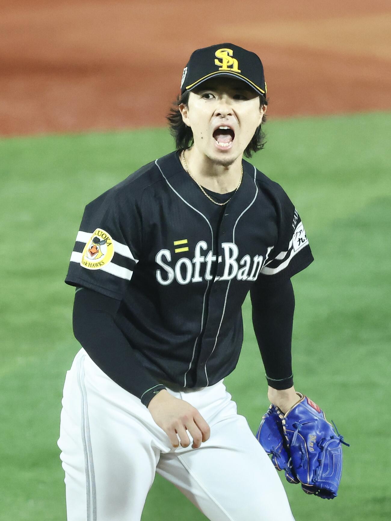 DeNA対ソフトバンク　1回裏DeNA無死一、二塁、佐野恵太を見逃し三振に抑え雄たけびを上げる上沢直之（撮影・河田真司）