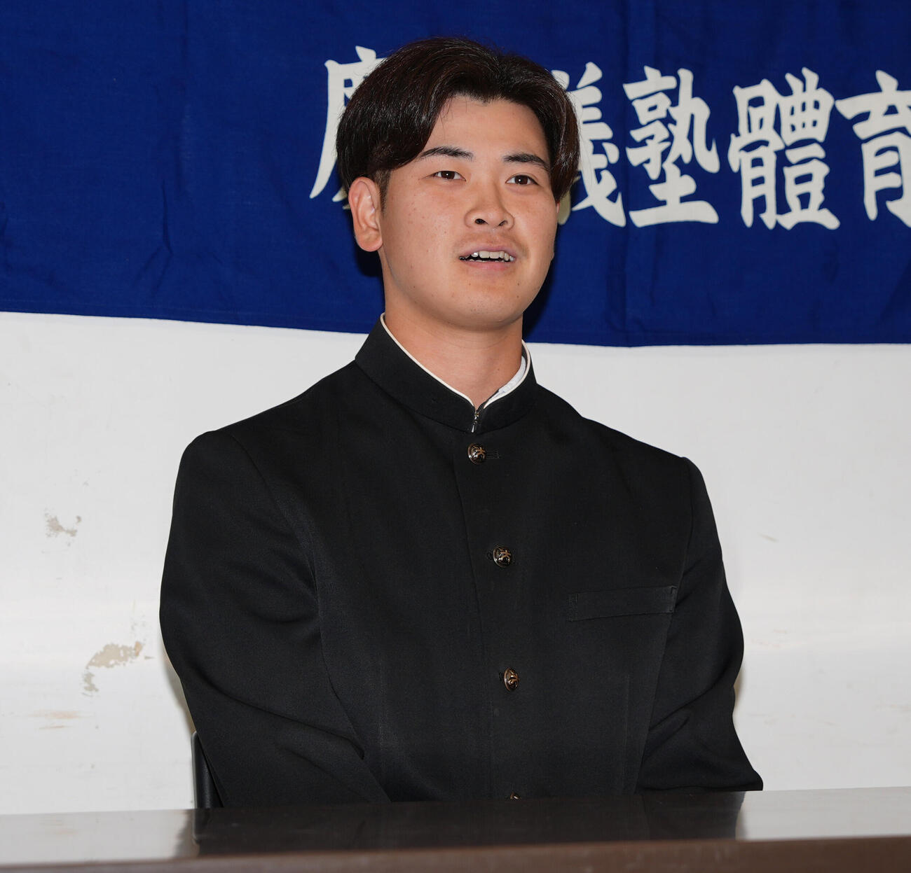 ソフトバンクから3位の指名を受けた慶大・渡辺和大は抱負を語る（撮影・小島史椰）