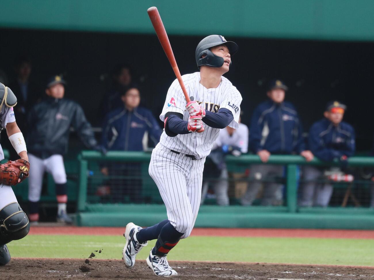 東日本国際大対青森大　ロッテ・ドラフト4位の東日本国際大・黒田義信外野手（撮影・高橋香奈）