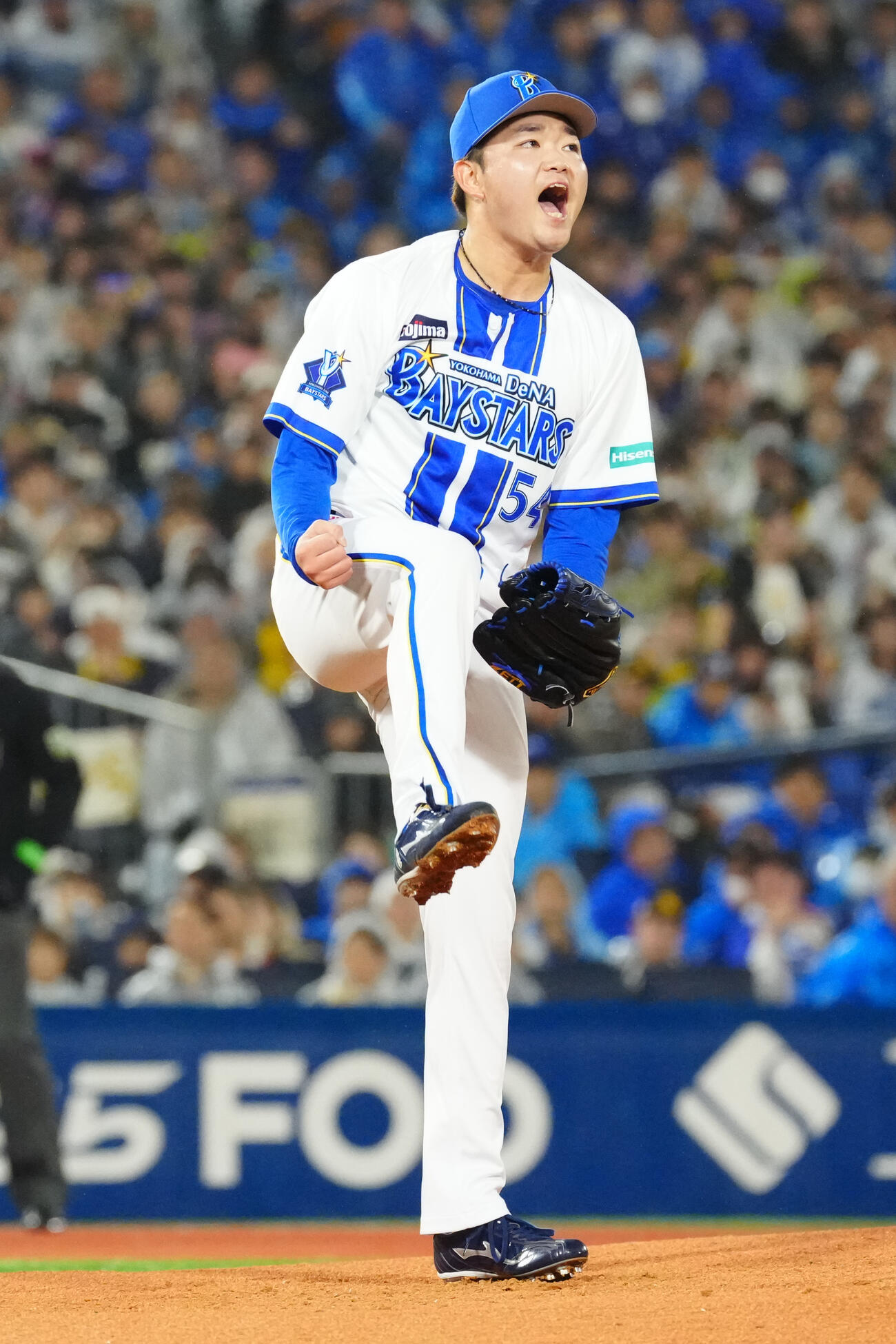 DeNA対ソフトバンク　1回表ソフトバンク2死一、二塁、柳田悠岐から見逃し三振を奪い、雄たけびを上げる石田裕太郎（撮影・江口和貴）