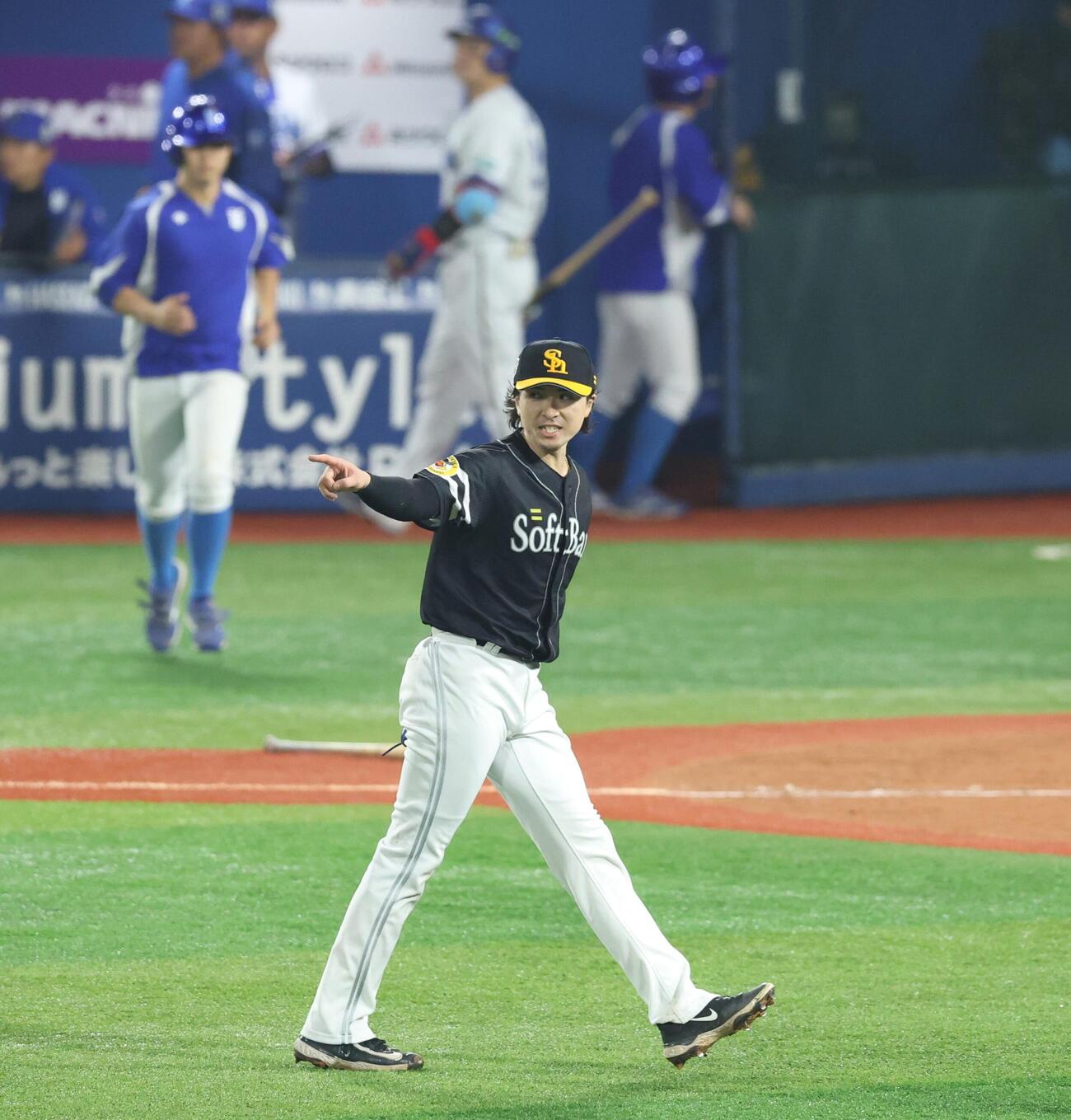 DeNA対ソフトバンク　5回裏、無失点に抑えポーズをとる上沢直之（撮影・黒川智章）