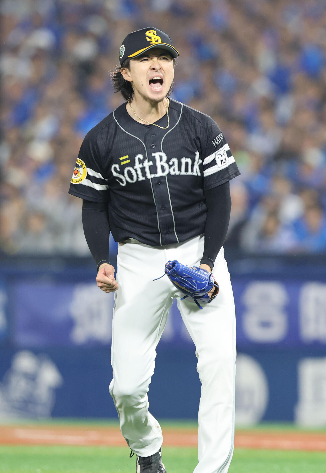 DeNA対ソフトバンク　1回裏DeNA1死満塁、梶原昂希を併殺に仕留めガッツポーズをする上沢直之（撮影・梅根麻紀）