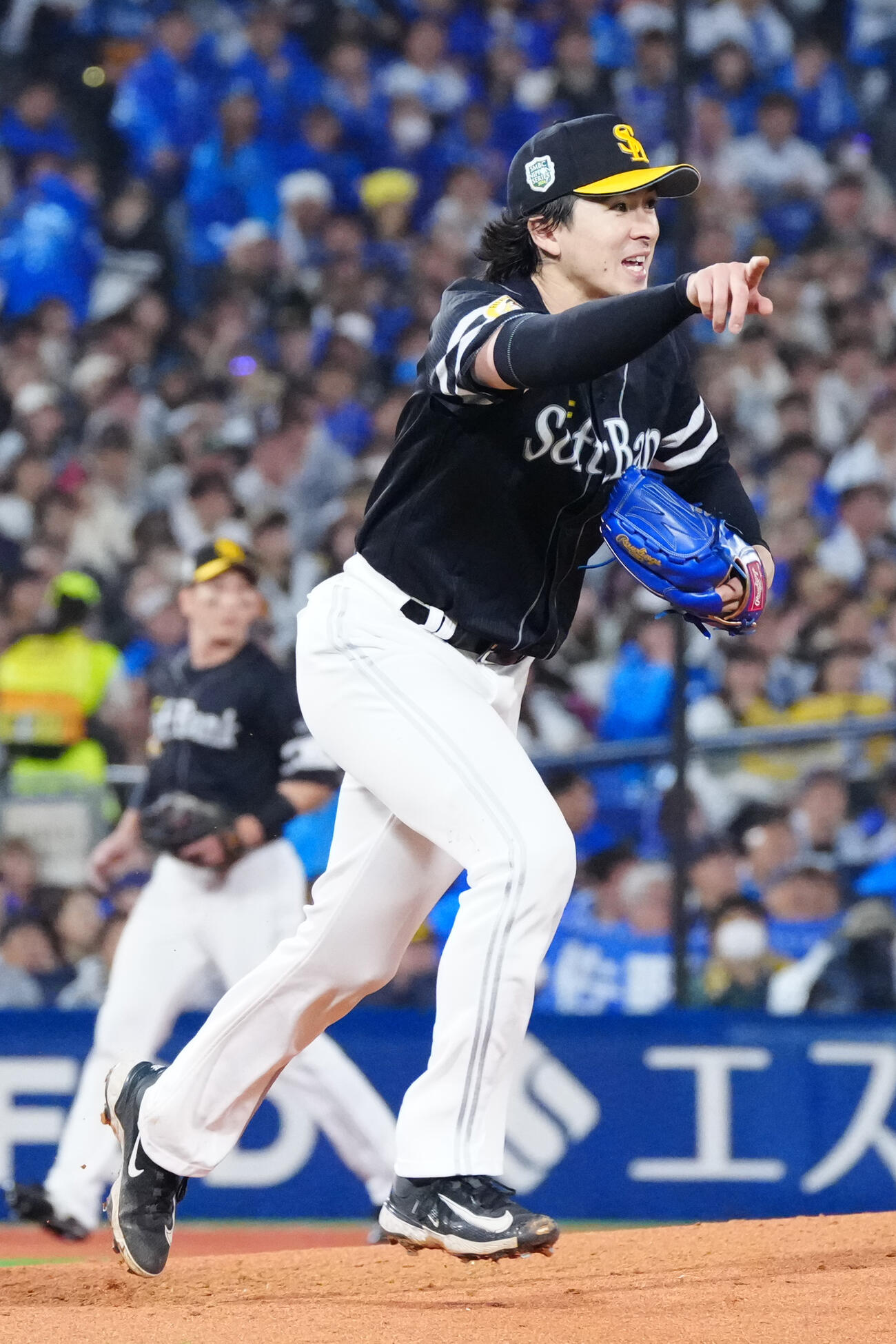 DeNA対ソフトバンク　3回裏DeNA2死一塁、佐野恵太を二ゴロに仕留めた上沢直之（撮影・江口和貴）