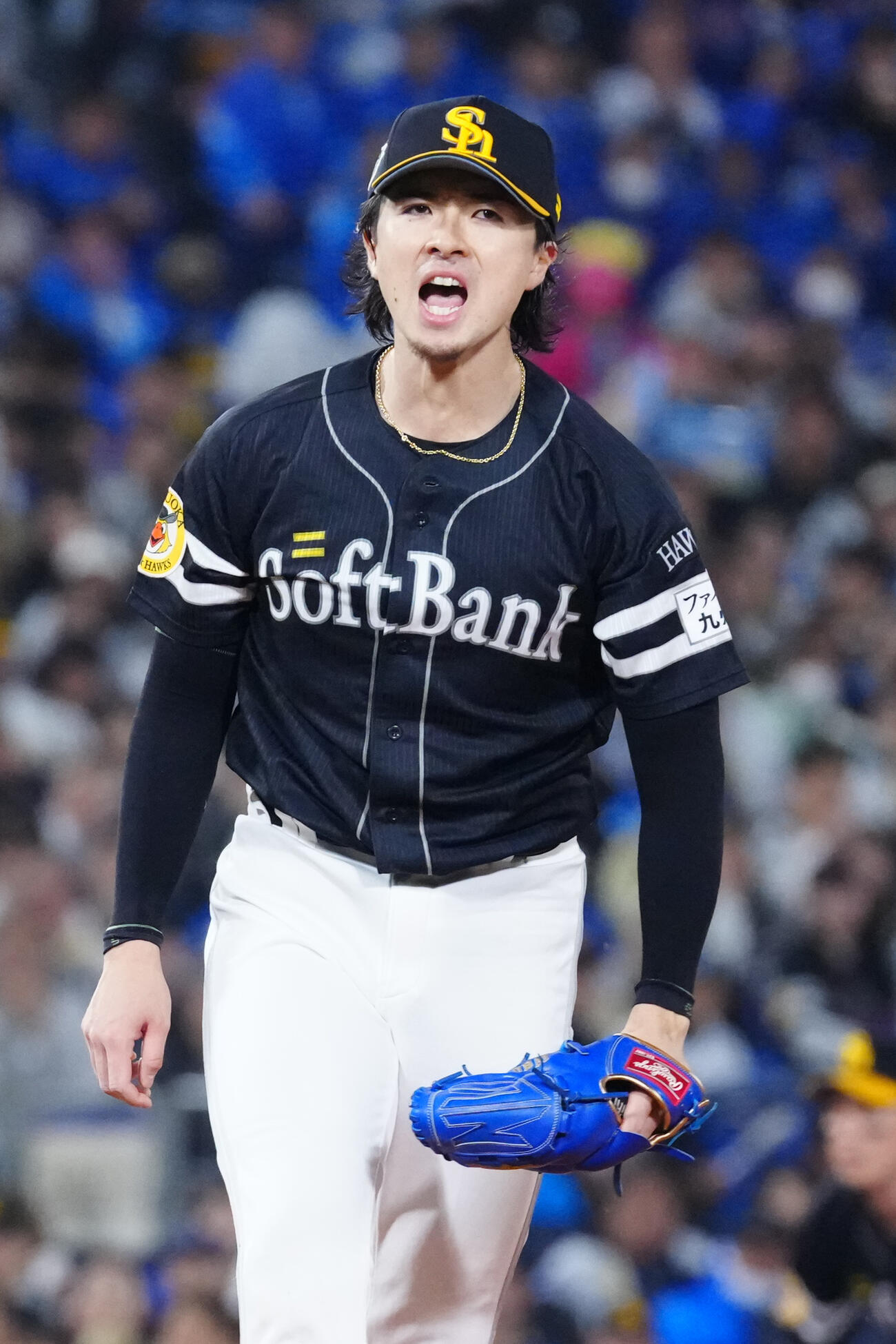 DeNA対ソフトバンク　4回裏DeNA1死一塁、三森大貴から空振り三振を奪い、雄たけびを上げる上沢直之（撮影・江口和貴）