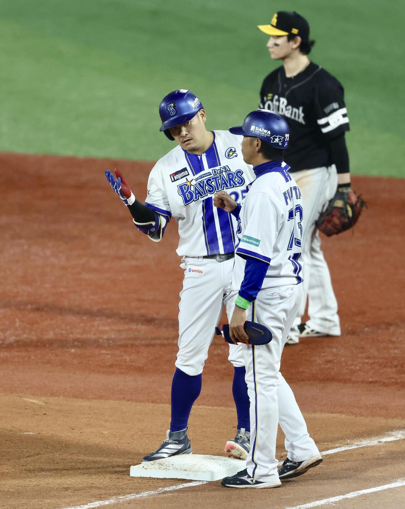 DeNA対ソフトバンク　4回裏DeNA無死、左前打を放ち出塁する筒香嘉智（撮影・河田真司）