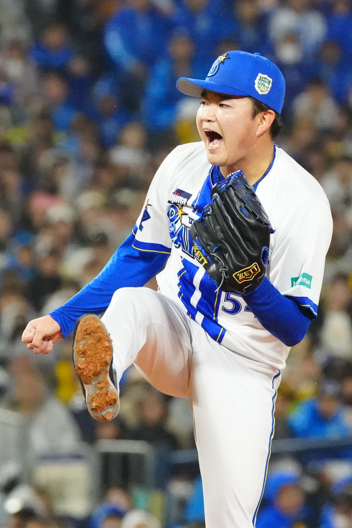 DeNA対ソフトバンク　1回表ソフトバンク2死一、二塁、柳田悠岐から見逃し三振を奪い、雄たけびを上げる石田裕太郎（撮影・江口和貴）