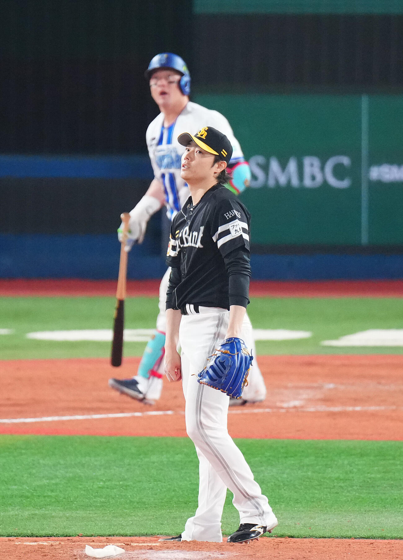 DeNA対ソフトバンク　8回裏DeNA2死、牧秀悟にソロ本塁打を浴びる松本裕樹（撮影・鈴木みどり）