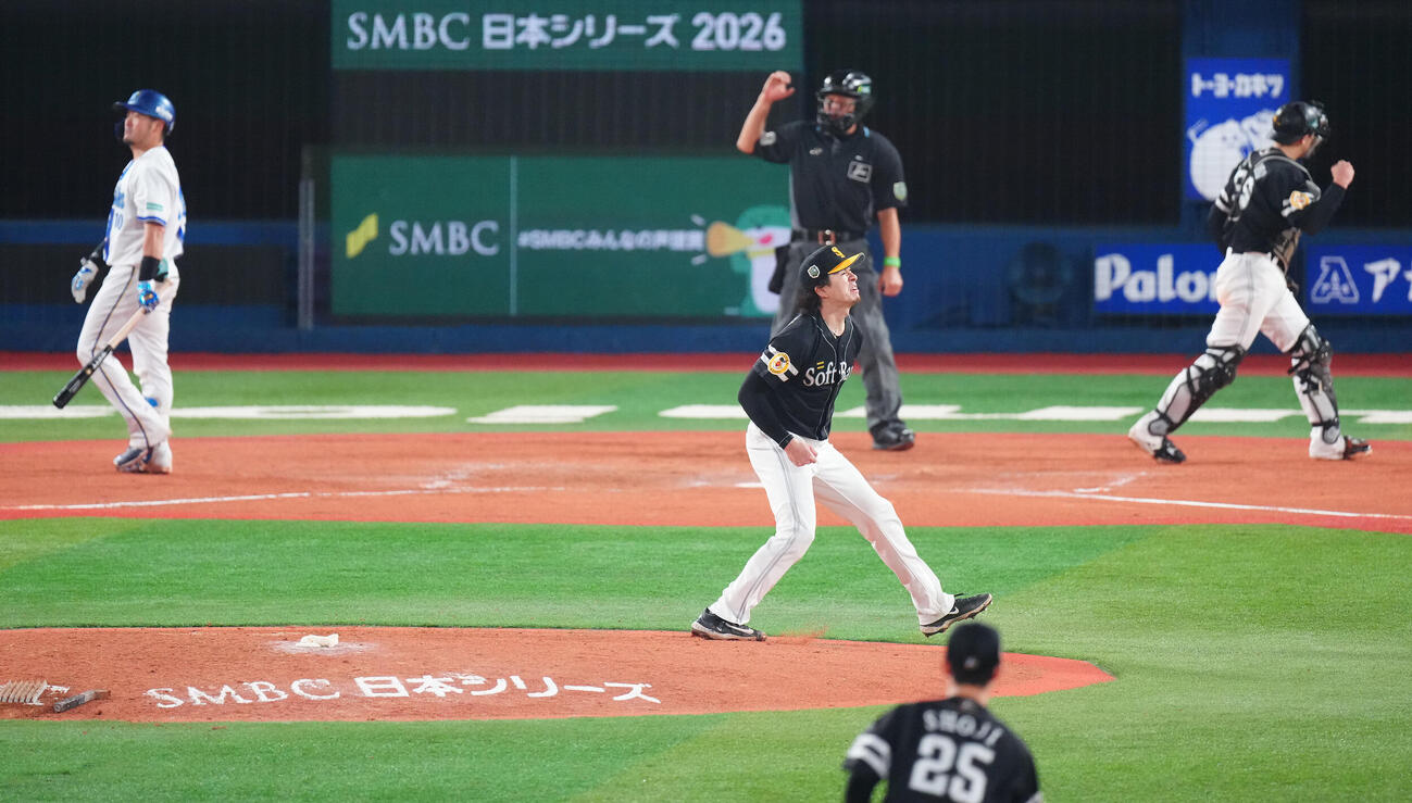 DeNA対ソフトバンク　7回裏DeNA2死二塁、戸柱恭孝を空振り三振に仕留め雄たけびを上げる上沢直之（撮影・鈴木みどり）