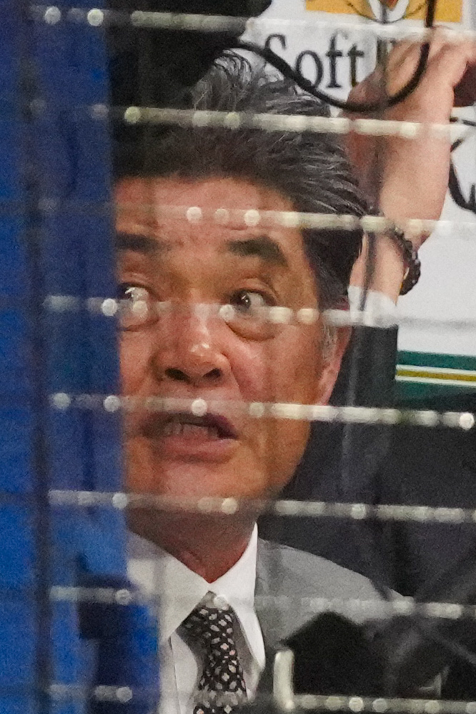 DeNA対ソフトバンク　テレビ中継の解説を務める中日工藤公康監督（撮影・江口和貴）
