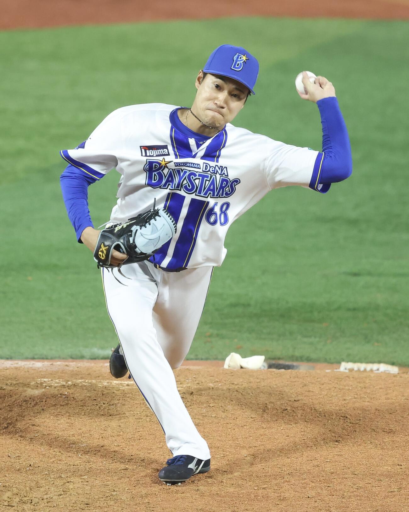 DeNA対ソフトバンク　延長11回表、力投する岩田将貴（撮影・河田真司）