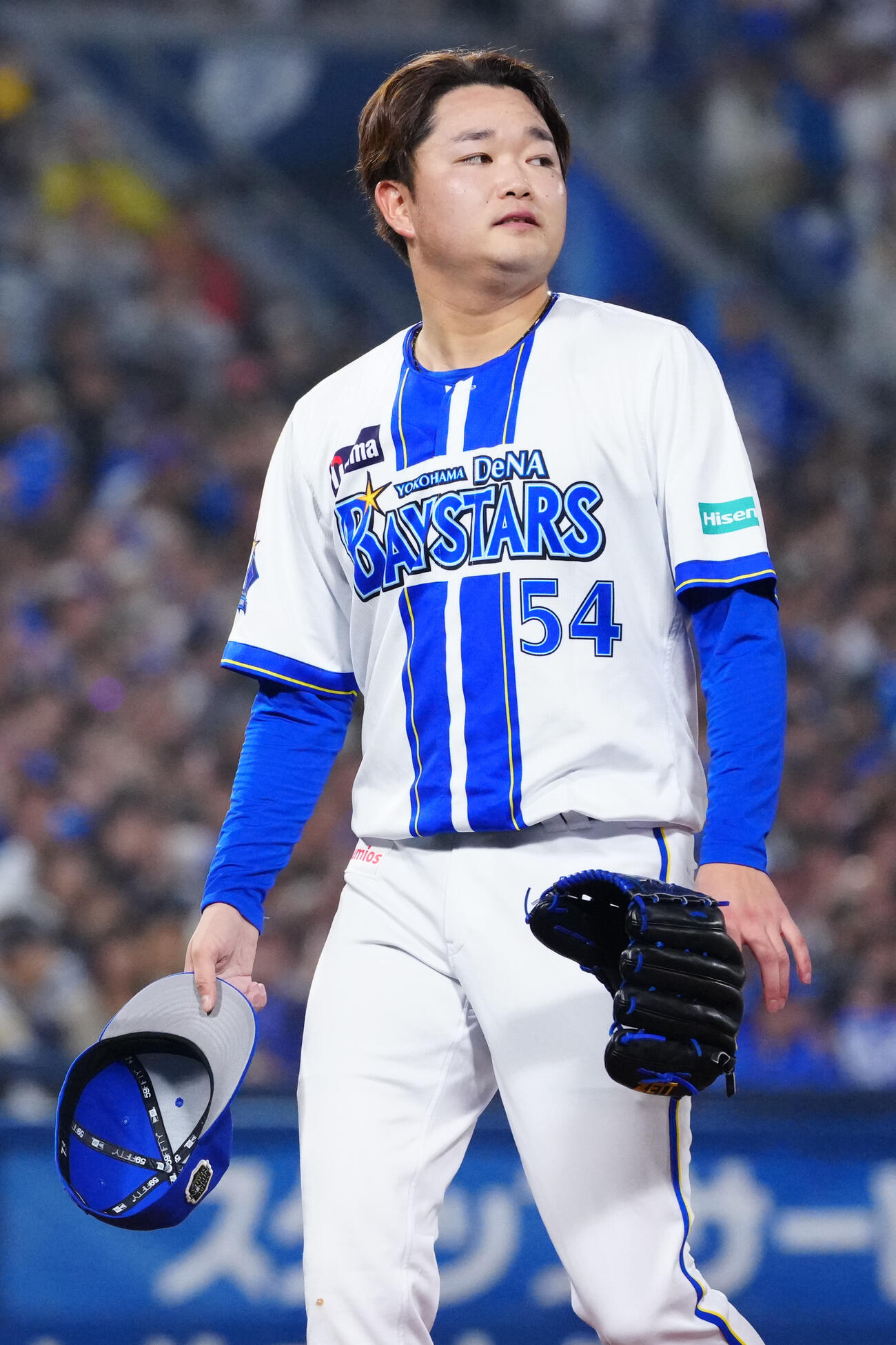 DeNA対ソフトバンク　7回表途中、降板するDeNA先発の石田裕太郎（撮影・江口和貴）