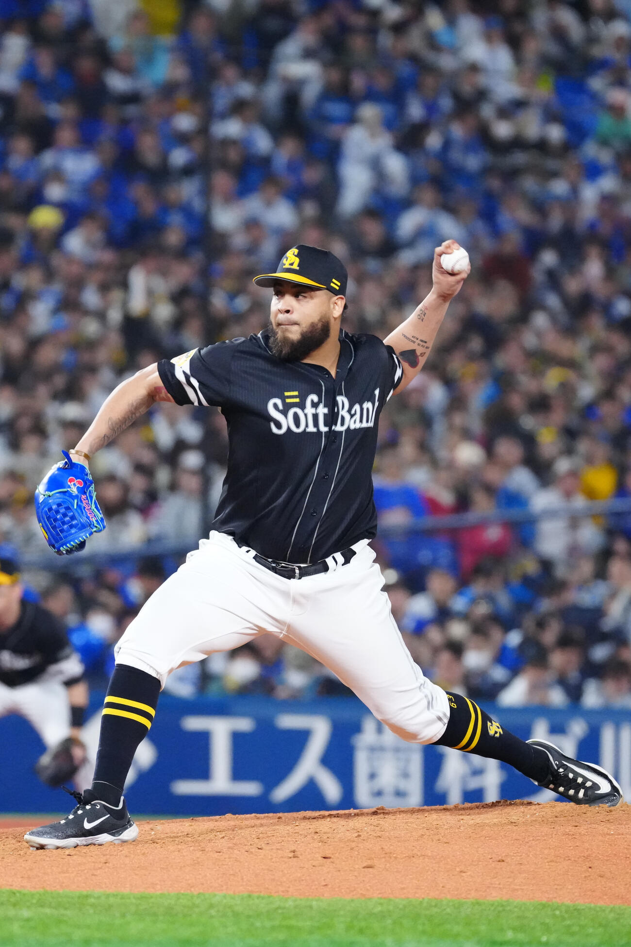 DeNA対ソフトバンク　ソフトバンク3番手のダーウィンゾン・ヘルナンデス（撮影・江口和貴）
