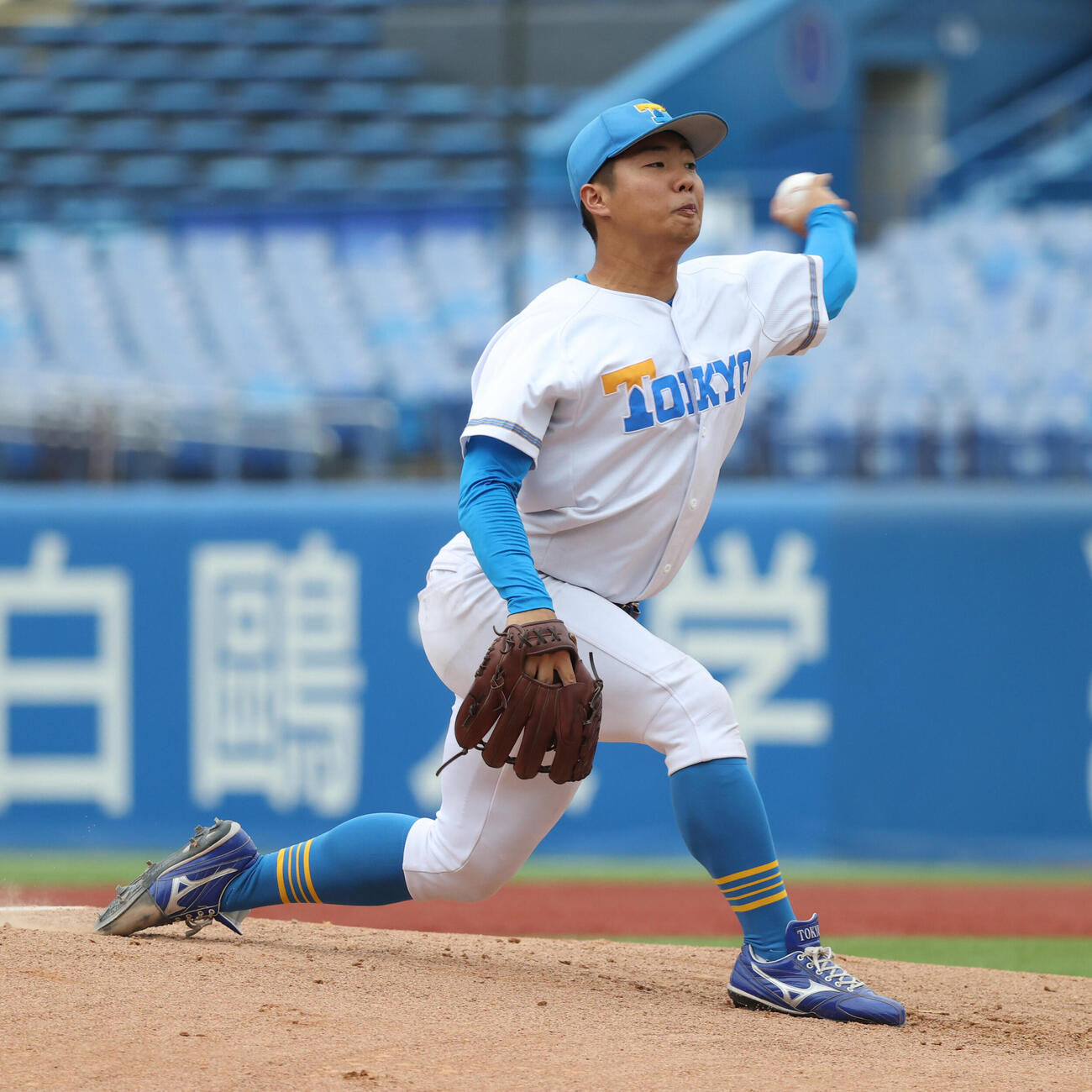 東大対法大　先発した東大・松本慎之介（撮影・柴田隆二）