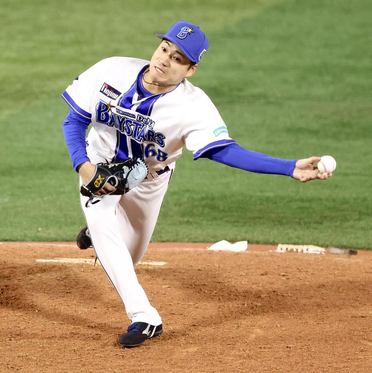 DeNA対ソフトバンク　5回表ソフトバンク1死三塁、力投する岩田将貴（撮影・河田真司）