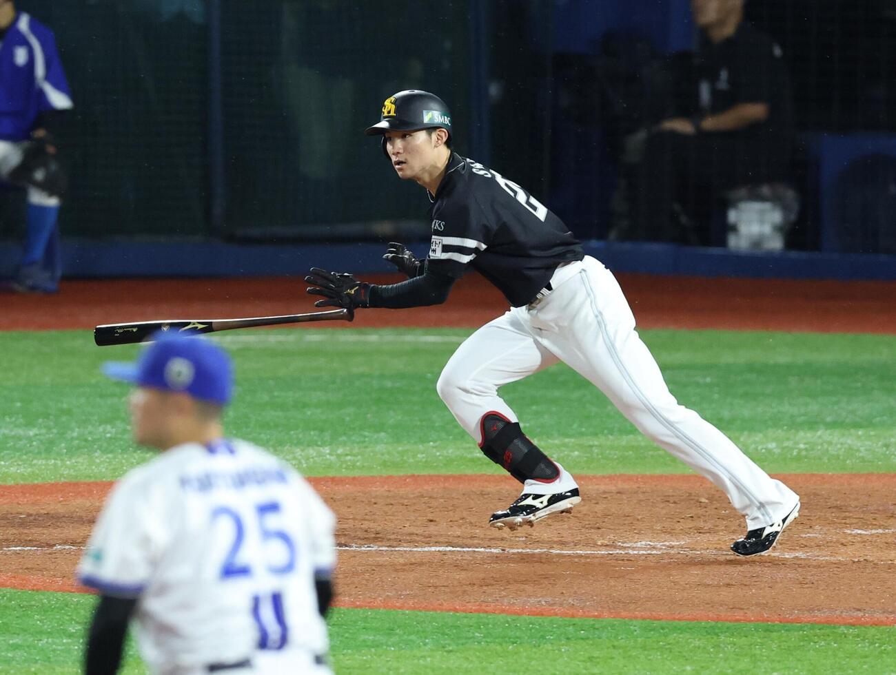 DeNA対ソフトバンク　4回表ソフトバンク2死一塁、適時二塁打を放つ庄子雄大（撮影・黒川智章）