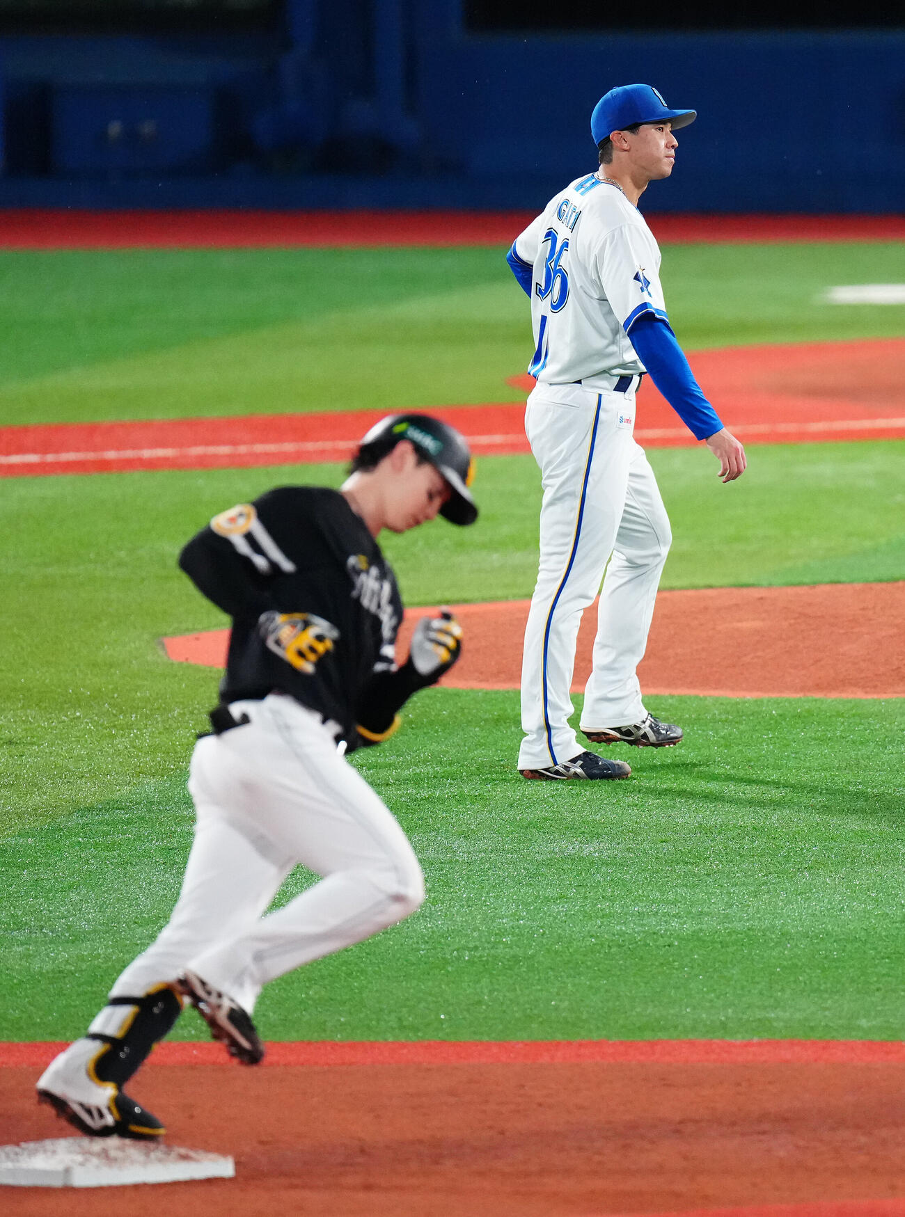 DeNA対ソフトバンク　3回表ソフトバンク1死、正木智也に先制のソロ本塁打を浴びる尾形崇斗（撮影・鈴木みどり）