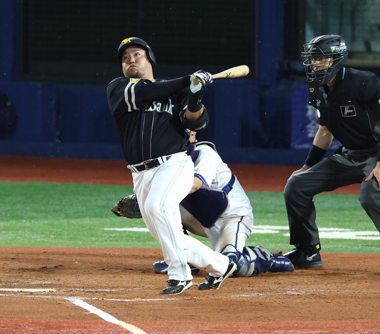DeNA対ソフトバンク　9回表ソフトバンク1死、本塁打を放つ山川穂高（撮影・黒川智章）