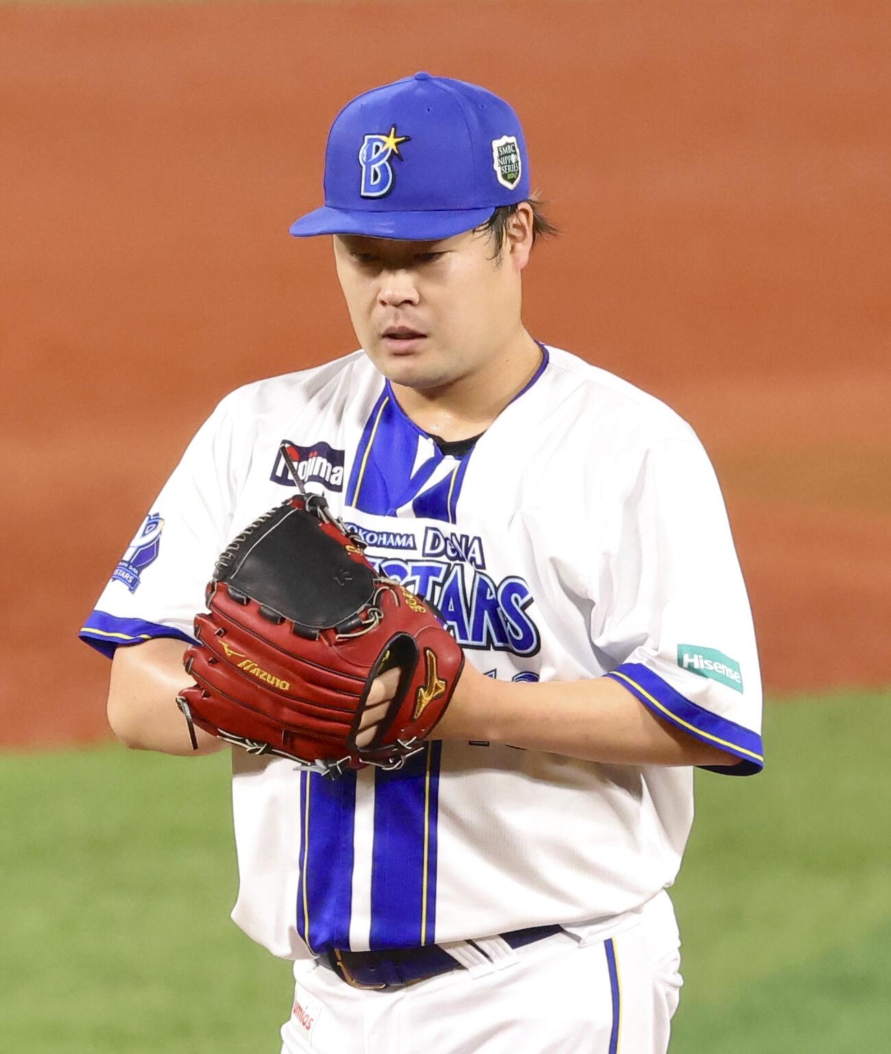 DeNA対ソフトバンク　10回表ソフトバンク1死、川村友斗に勝ち越し中越え本塁打を浴びる伊勢大夢（撮影・河田真司）