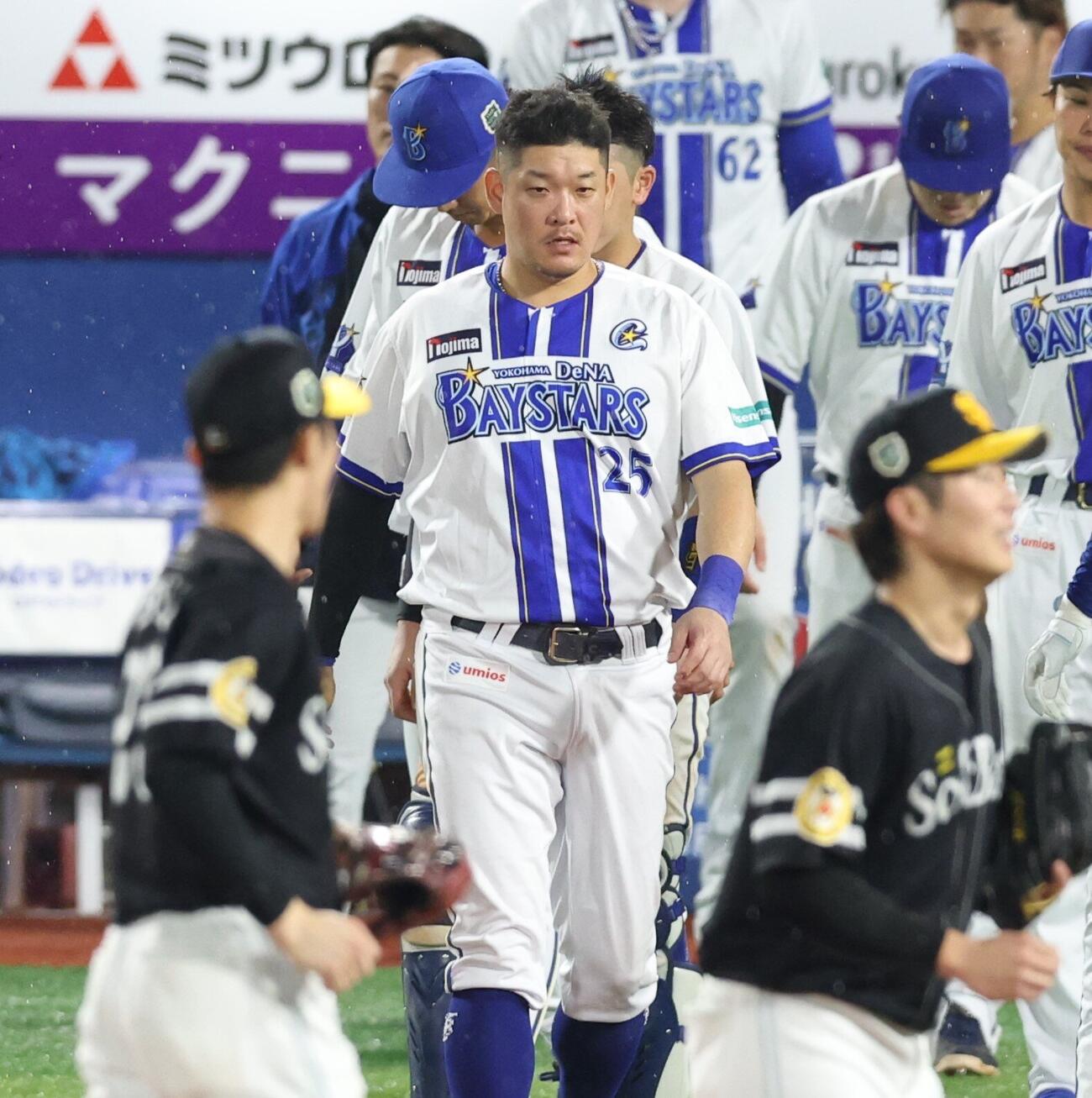 DeNA対ソフトバンク　連敗し渋い表情の筒香嘉智（撮影・黒川智章）